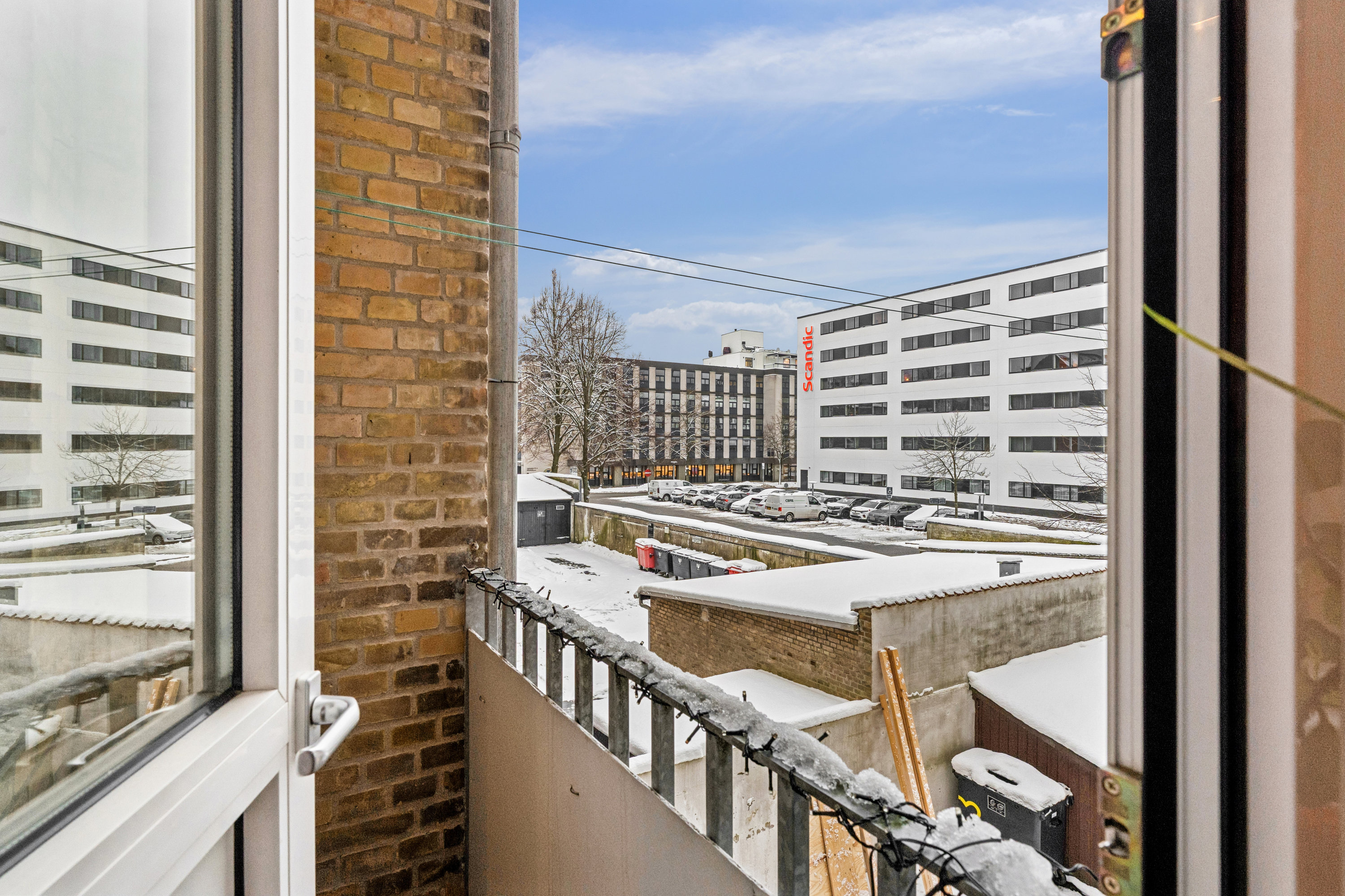 Fremhævet altan billede i fuldskærmstilstand. Billede af Europa Plads 4B, 1. th., 9000 Aalborg