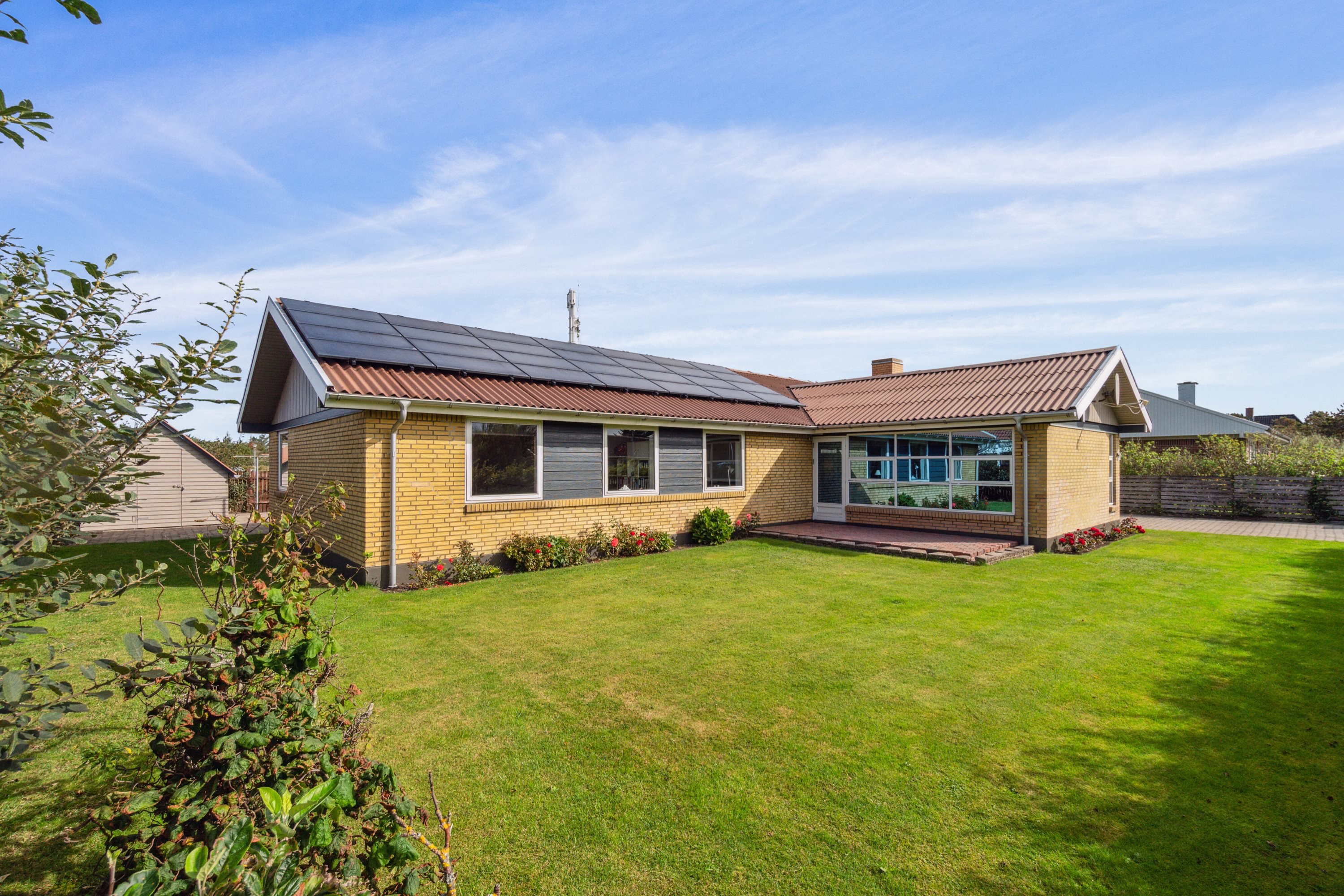 Fremhævet set fra haven billede i fuldskærmstilstand. Billede af Kjærkbak 9, Klitmøller, 7700 Thisted