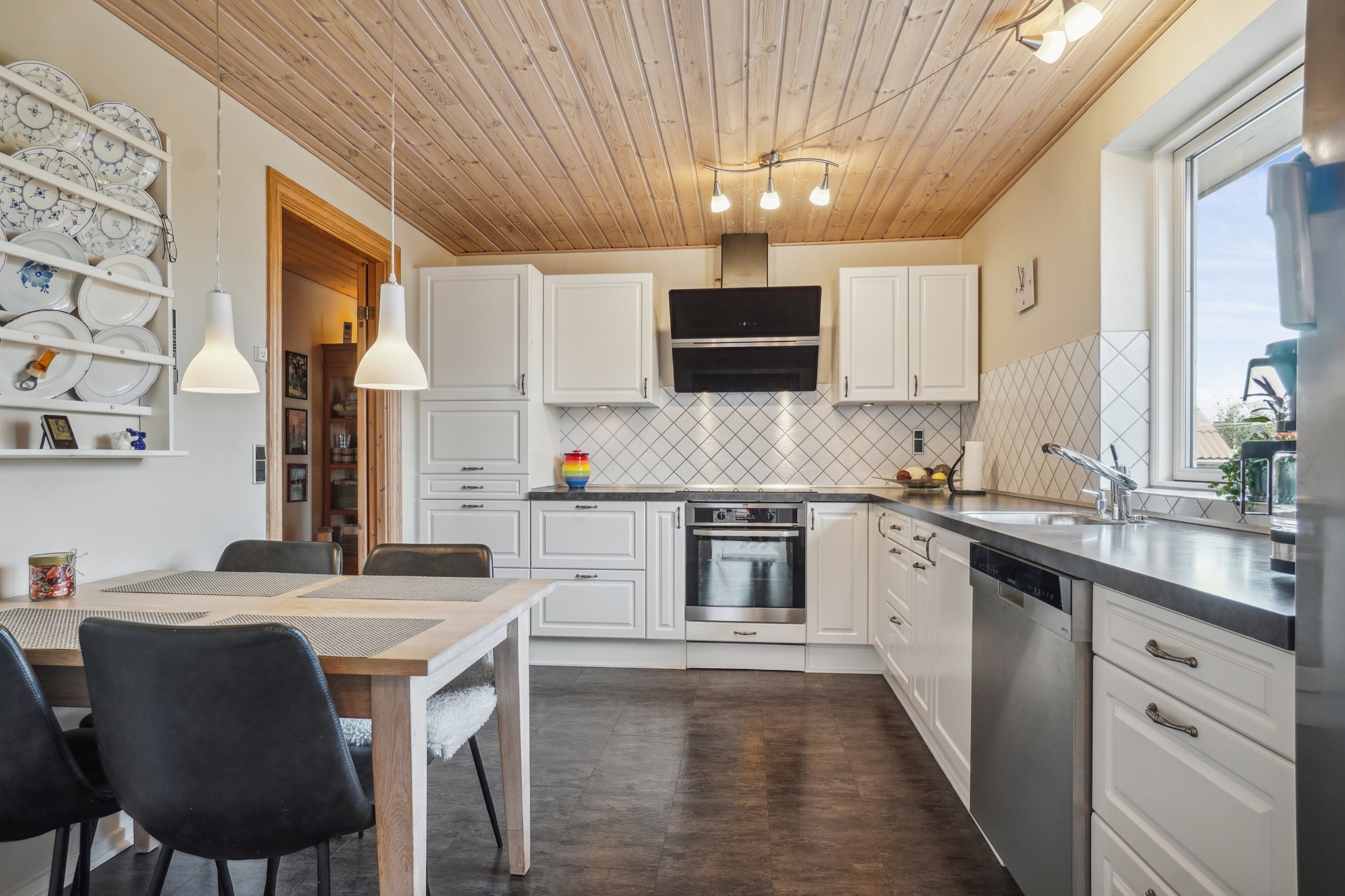 Fremhævet køkken billede i fuldskærmstilstand. Billede af Kjærkbak 9, Klitmøller, 7700 Thisted