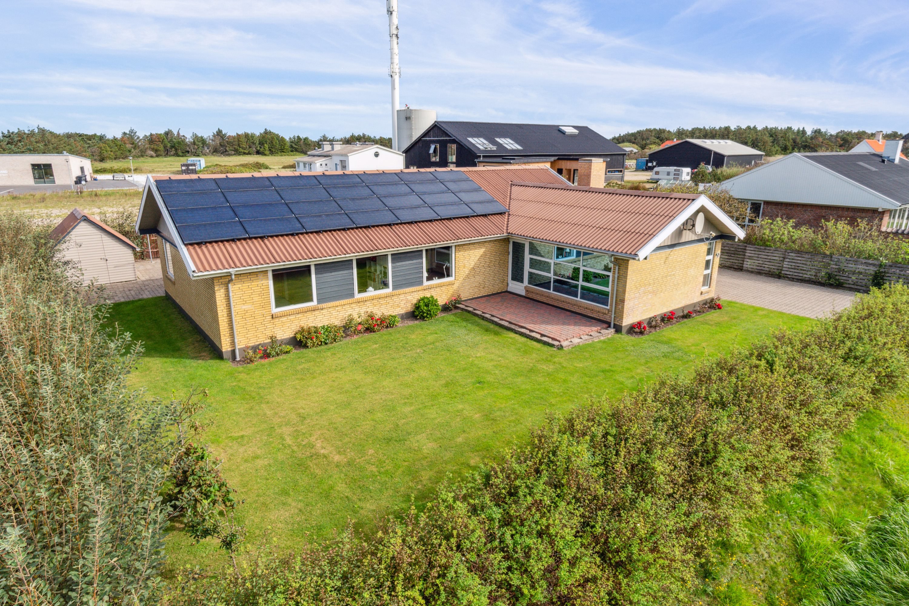 Villa: Huset fra haven på Kjærkbak 9, Klitmøller, 7700 Thisted