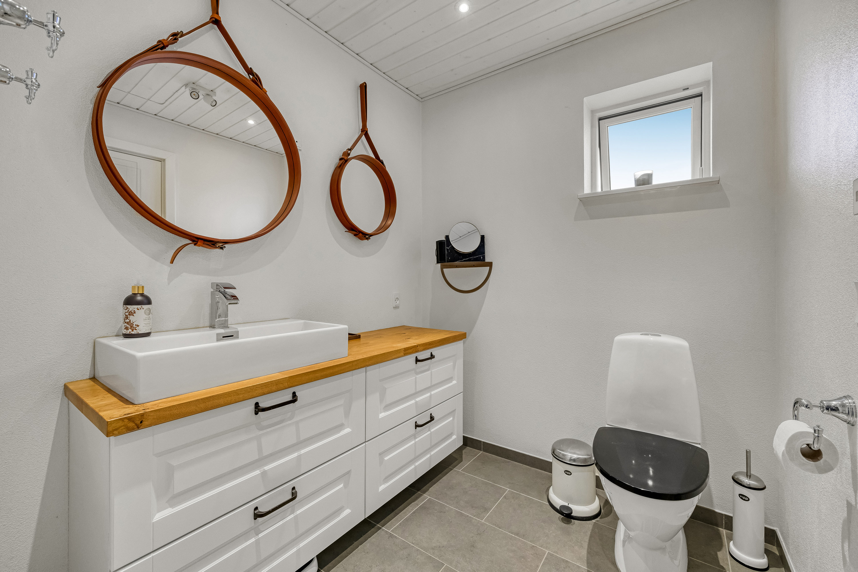 Fremhævet badeværelse billede i fuldskærmstilstand. Billede af Meransletten 1, 3630 Jægerspris