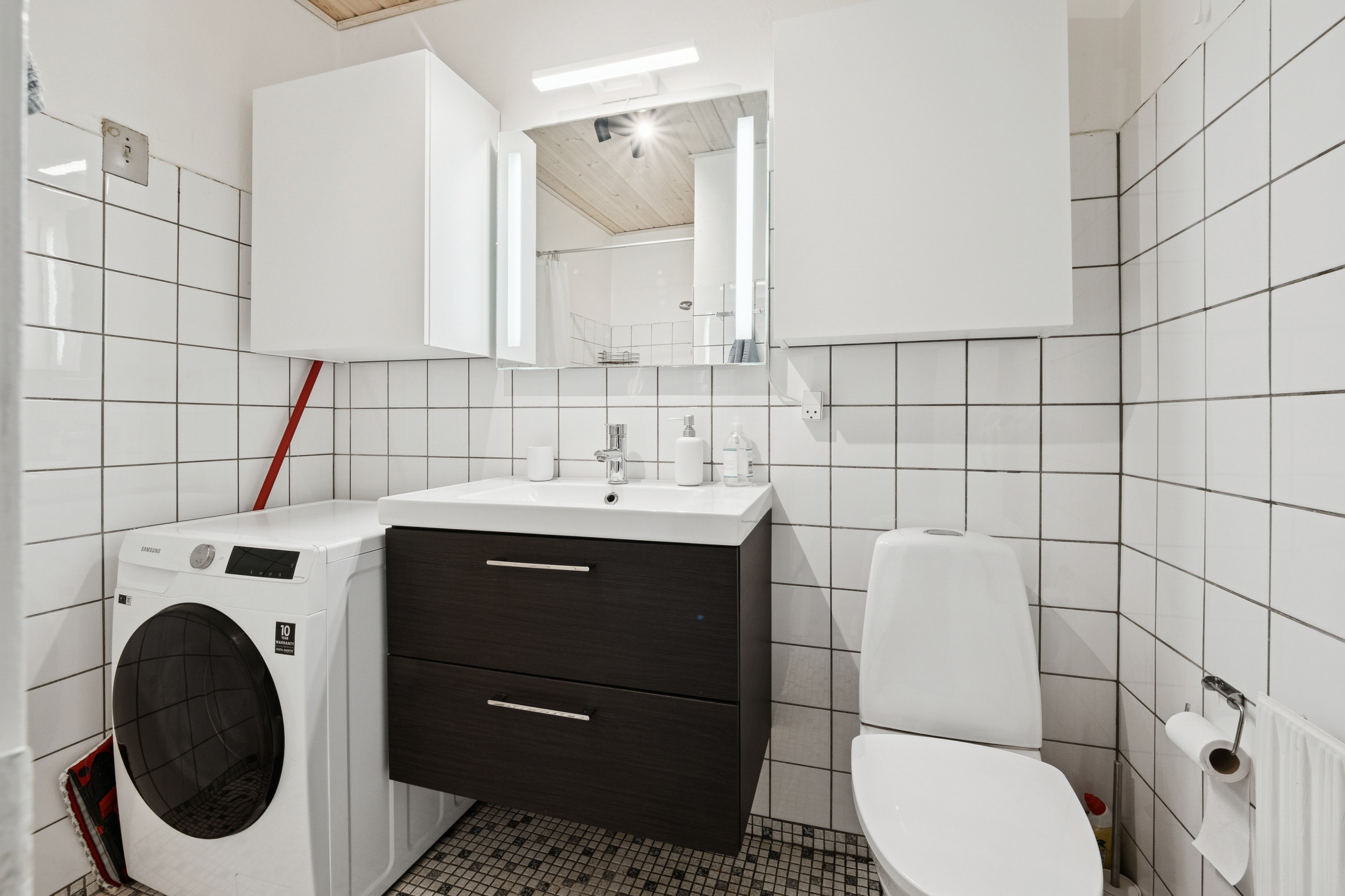 Fremhævet badeværelse billede i fuldskærmstilstand. Billede af Pebermyntevej 51, st.. tv., 8800 Viborg