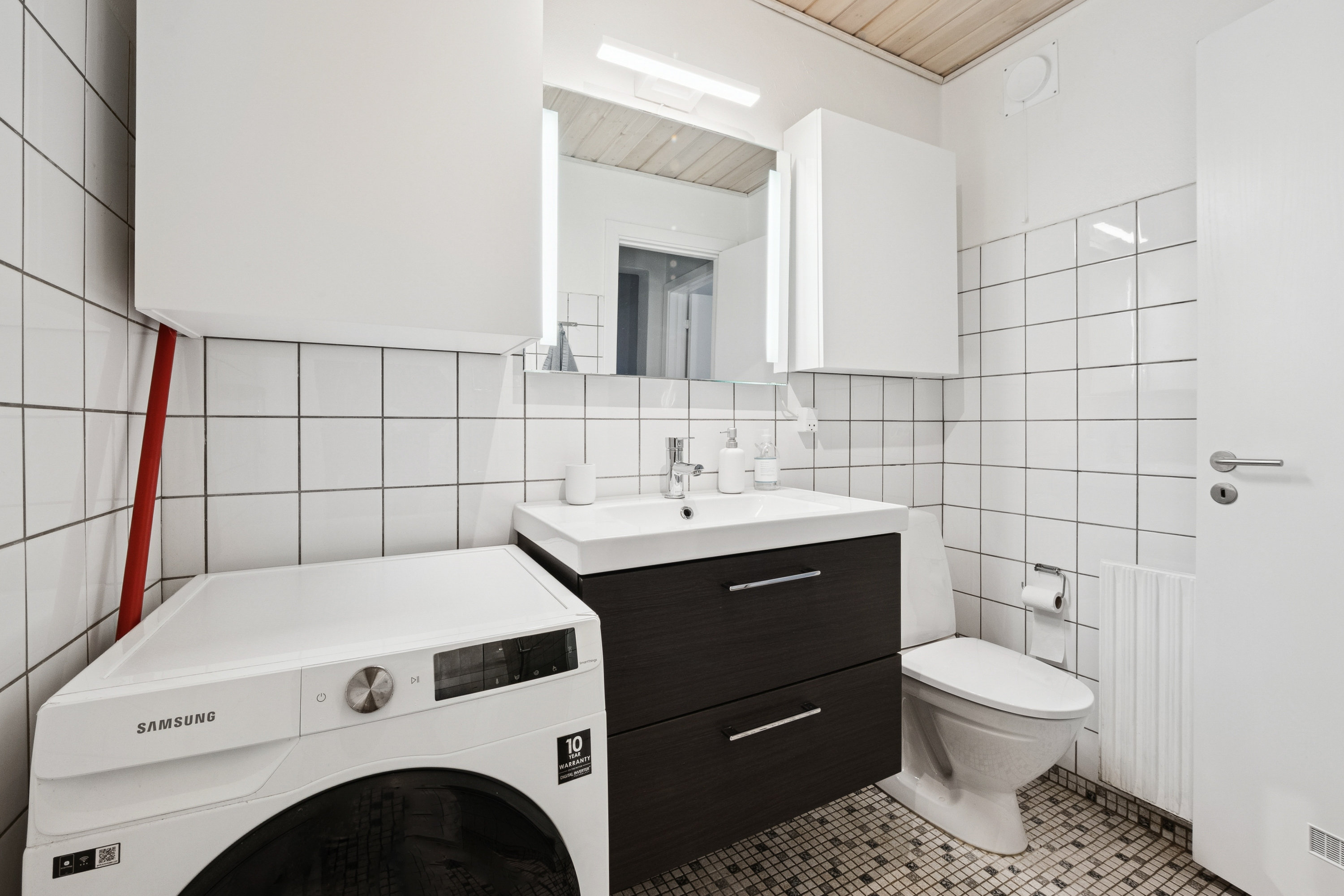 Fremhævet badeværelse billede i fuldskærmstilstand. Billede af Pebermyntevej 51, st.. tv., 8800 Viborg