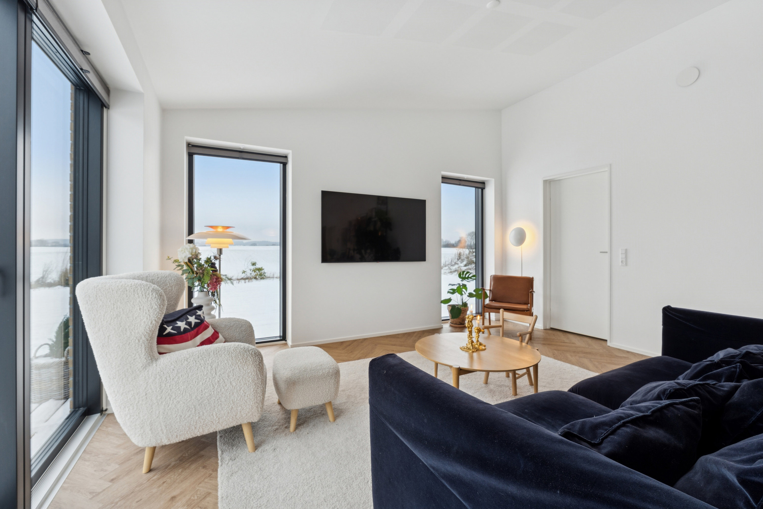 Fremhævet stue billede i fuldskærmstilstand. Billede af Karen Billes Vej 45, 5700 Svendborg