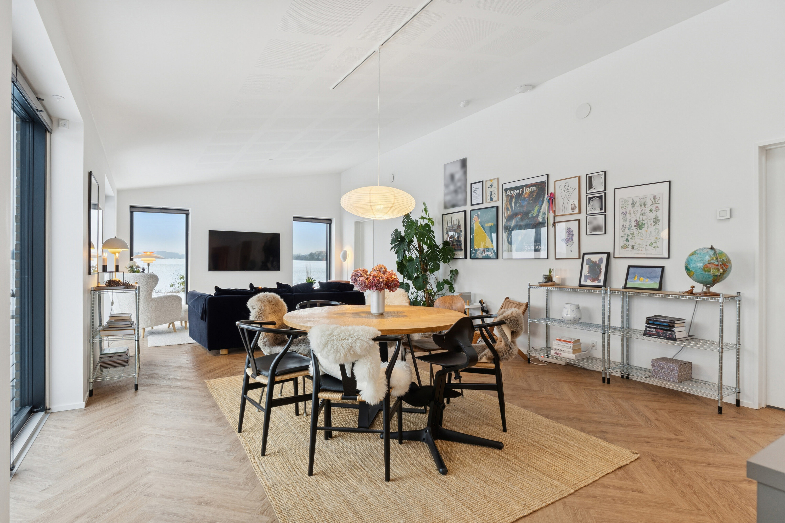 Fremhævet spisestue billede i fuldskærmstilstand. Billede af Karen Billes Vej 45, 5700 Svendborg