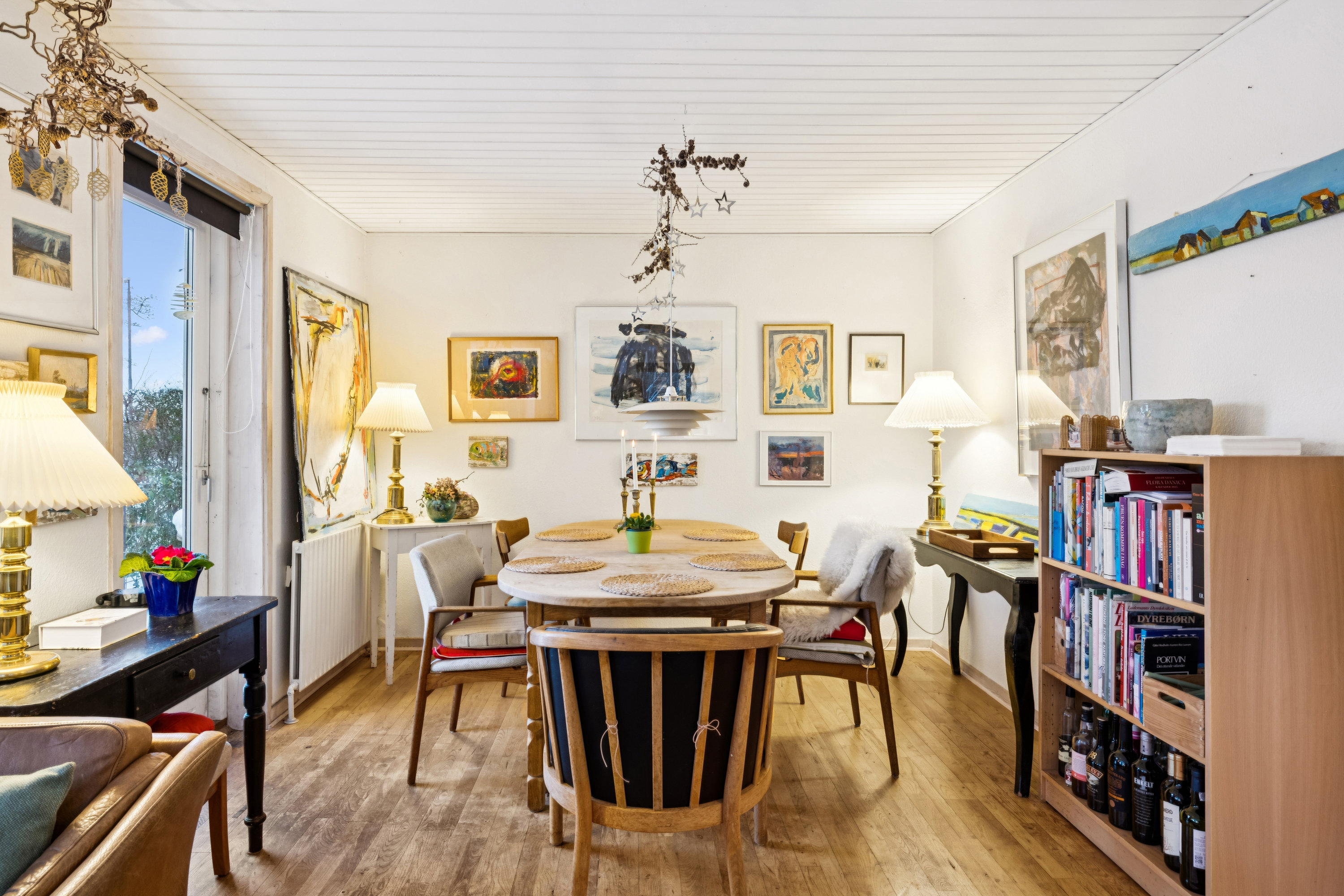 Fremhævet stue billede i fuldskærmstilstand. Billede af Gyvelbakken 1A, 8500 Grenaa