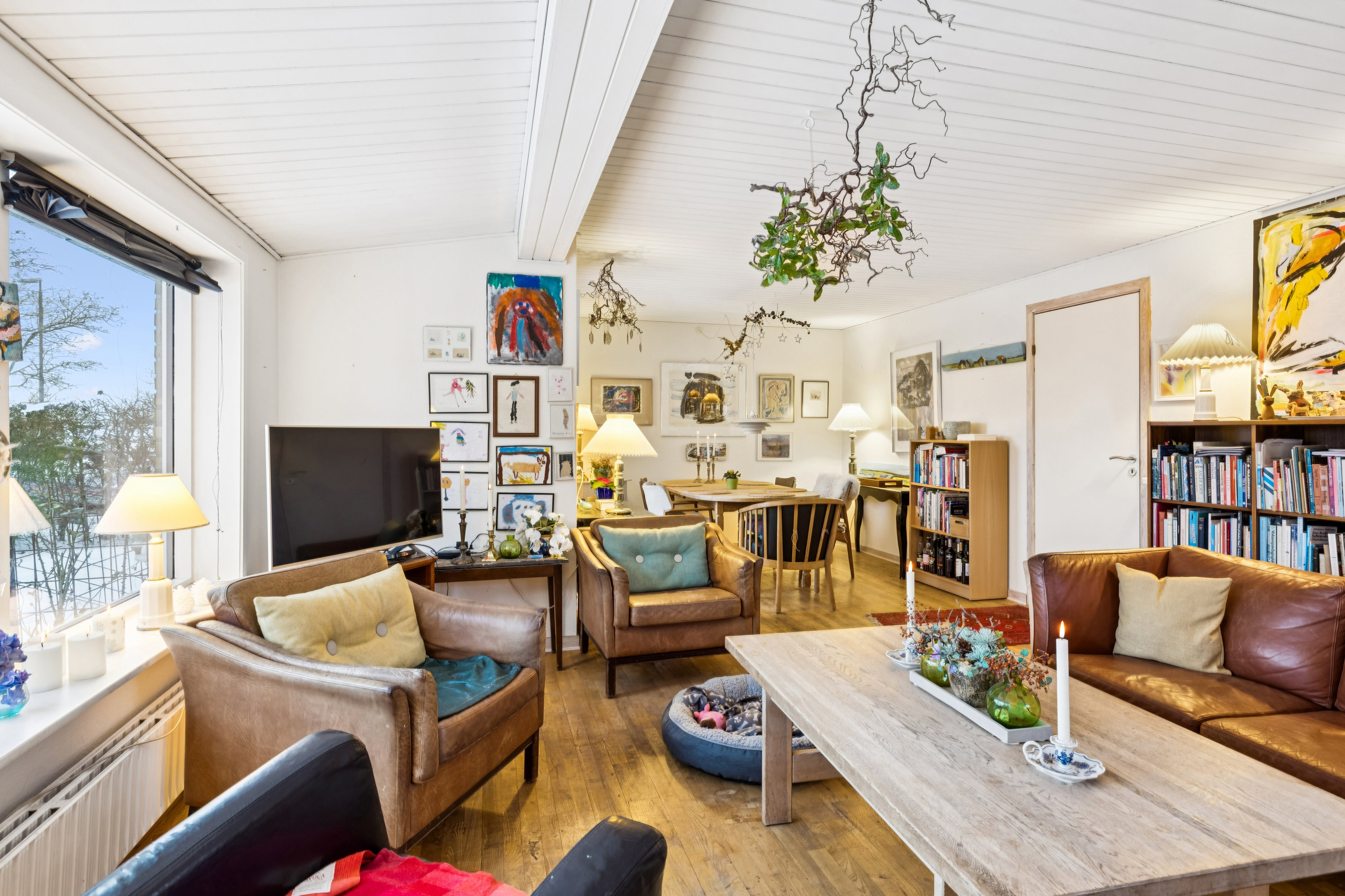 Fremhævet stue billede i fuldskærmstilstand. Billede af Gyvelbakken 1A, 8500 Grenaa