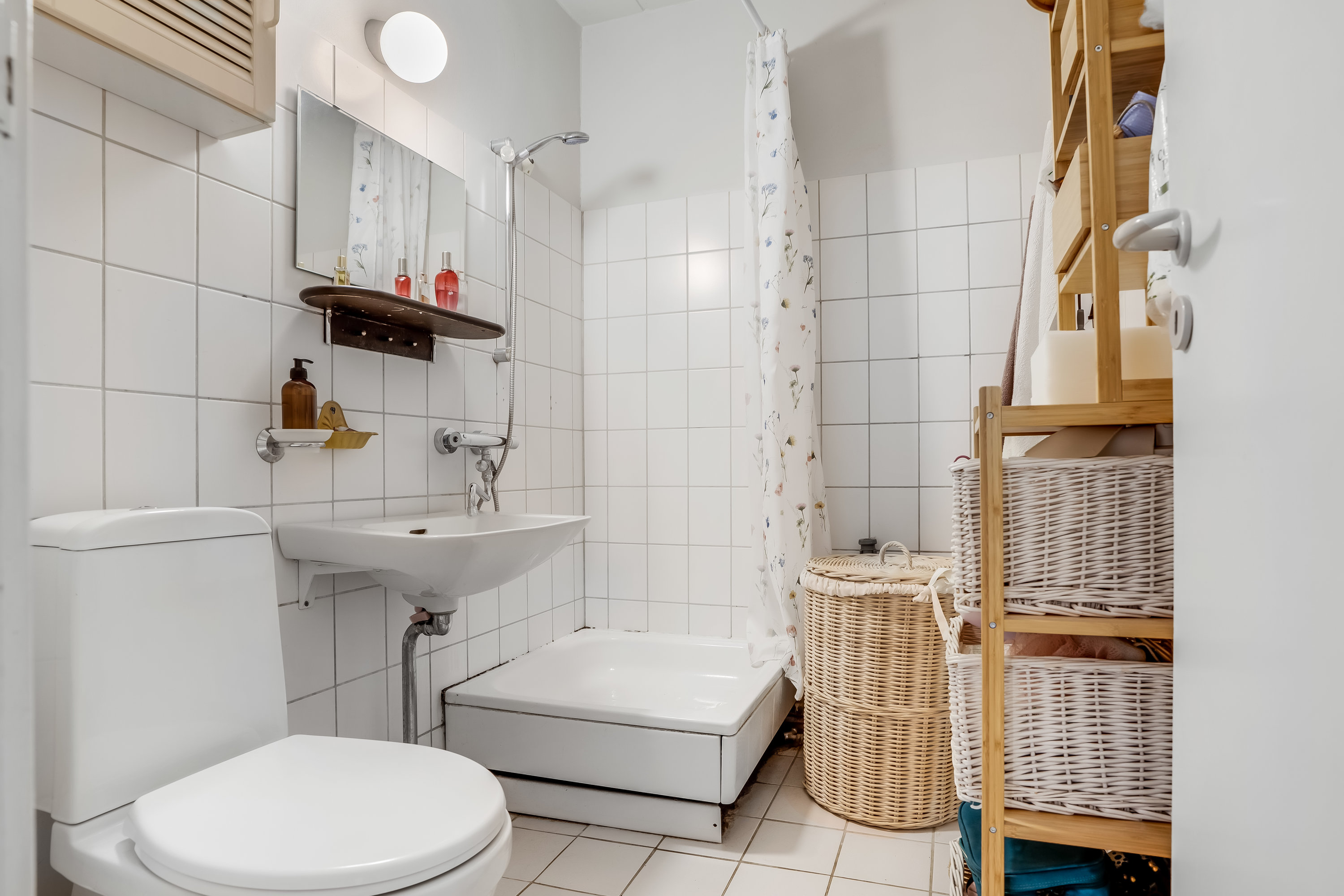 Fremhævet badeværelse billede i fuldskærmstilstand. Billede af Kongensgavevej 51, st.. tv., 3200 Helsinge