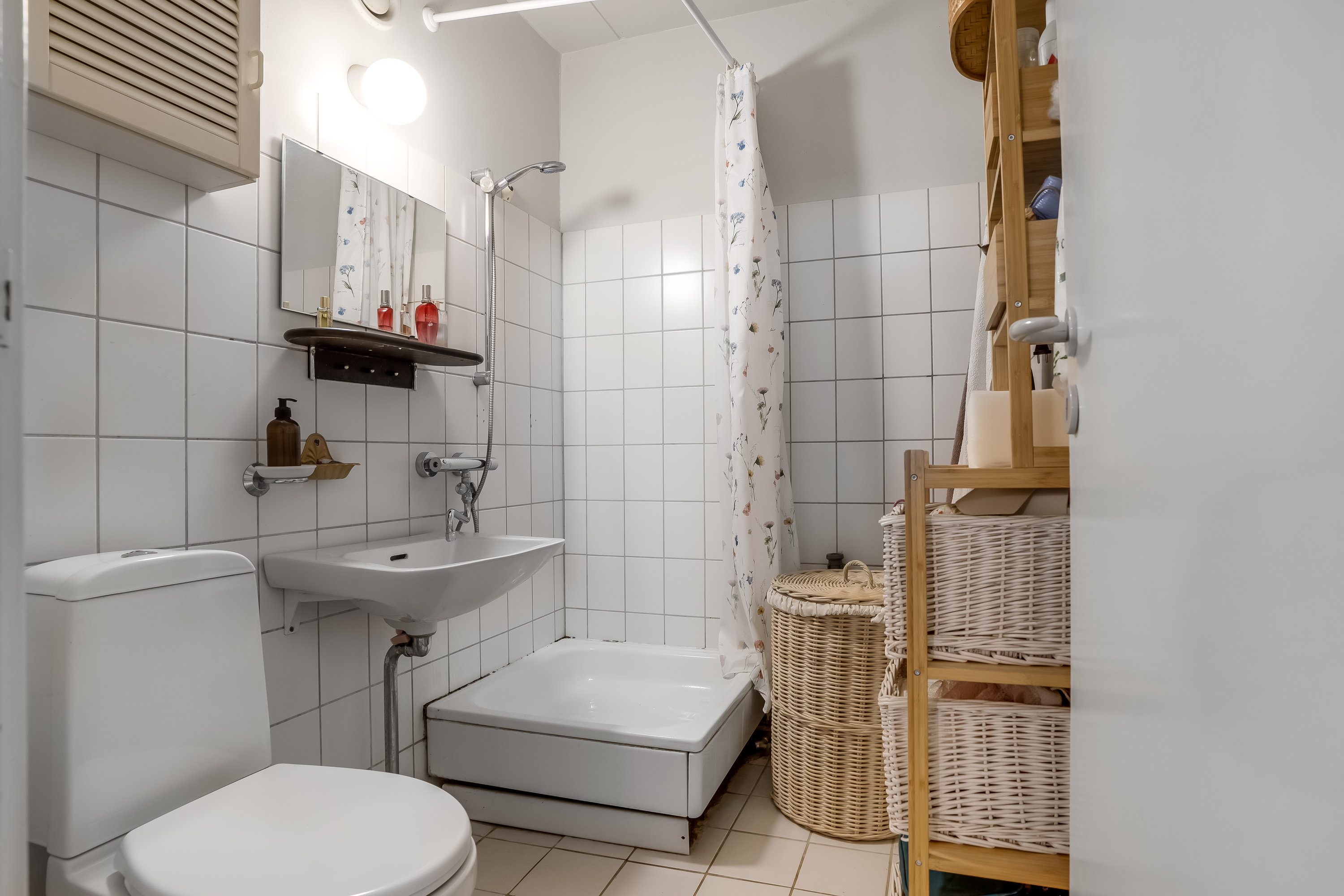 Fremhævet badeværelse billede i fuldskærmstilstand. Billede af Kongensgavevej 51, st.. tv., 3200 Helsinge