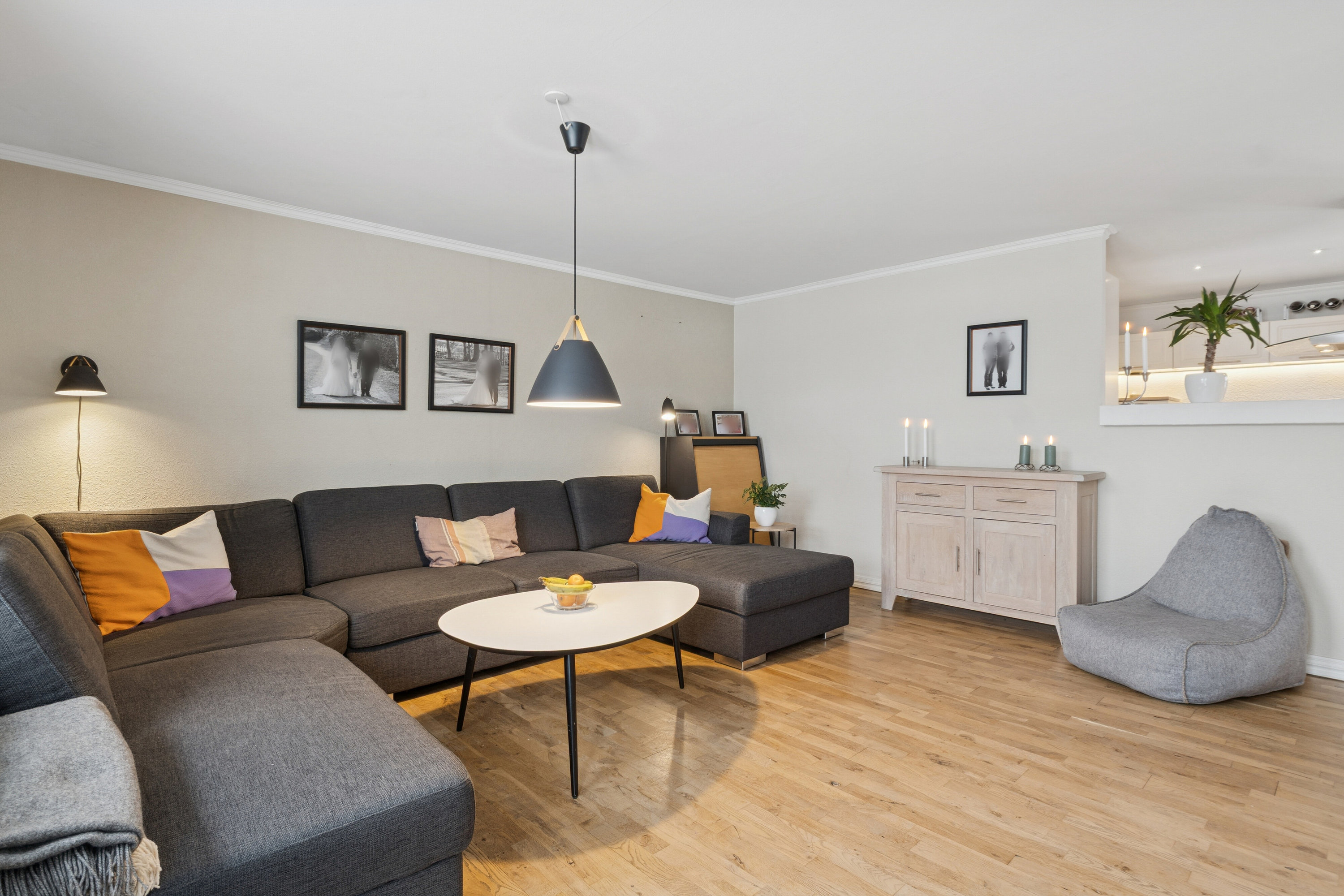 Fremhævet stue billede i fuldskærmstilstand. Billede af Gl Hirtshalsvej 18B, Vidstrup, 9800 Hjørring