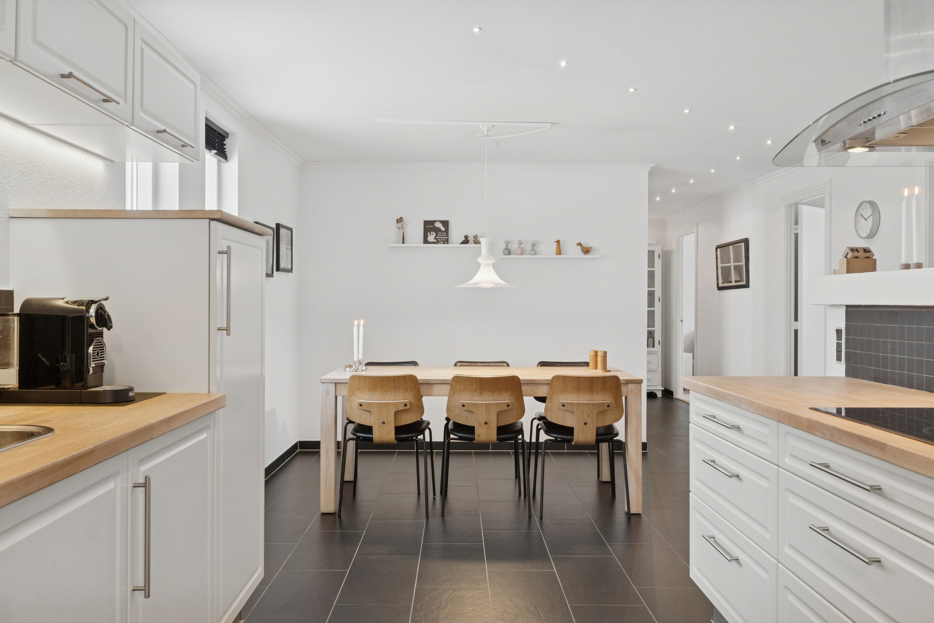 Fremhævet køkken billede i fuldskærmstilstand. Billede af Gl Hirtshalsvej 18B, Vidstrup, 9800 Hjørring