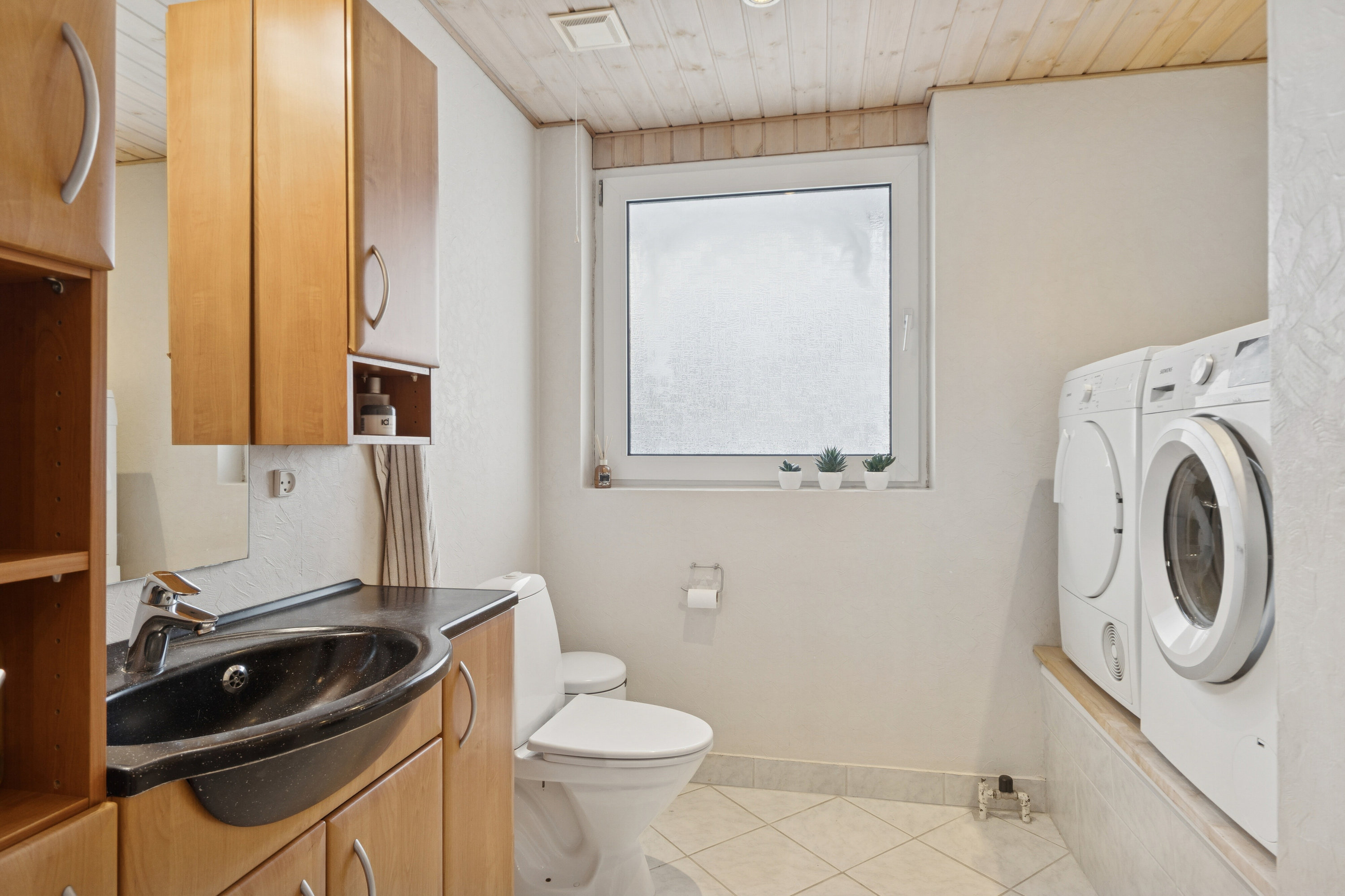 Fremhævet badeværelse billede i fuldskærmstilstand. Billede af Gl Hirtshalsvej 18B, Vidstrup, 9800 Hjørring