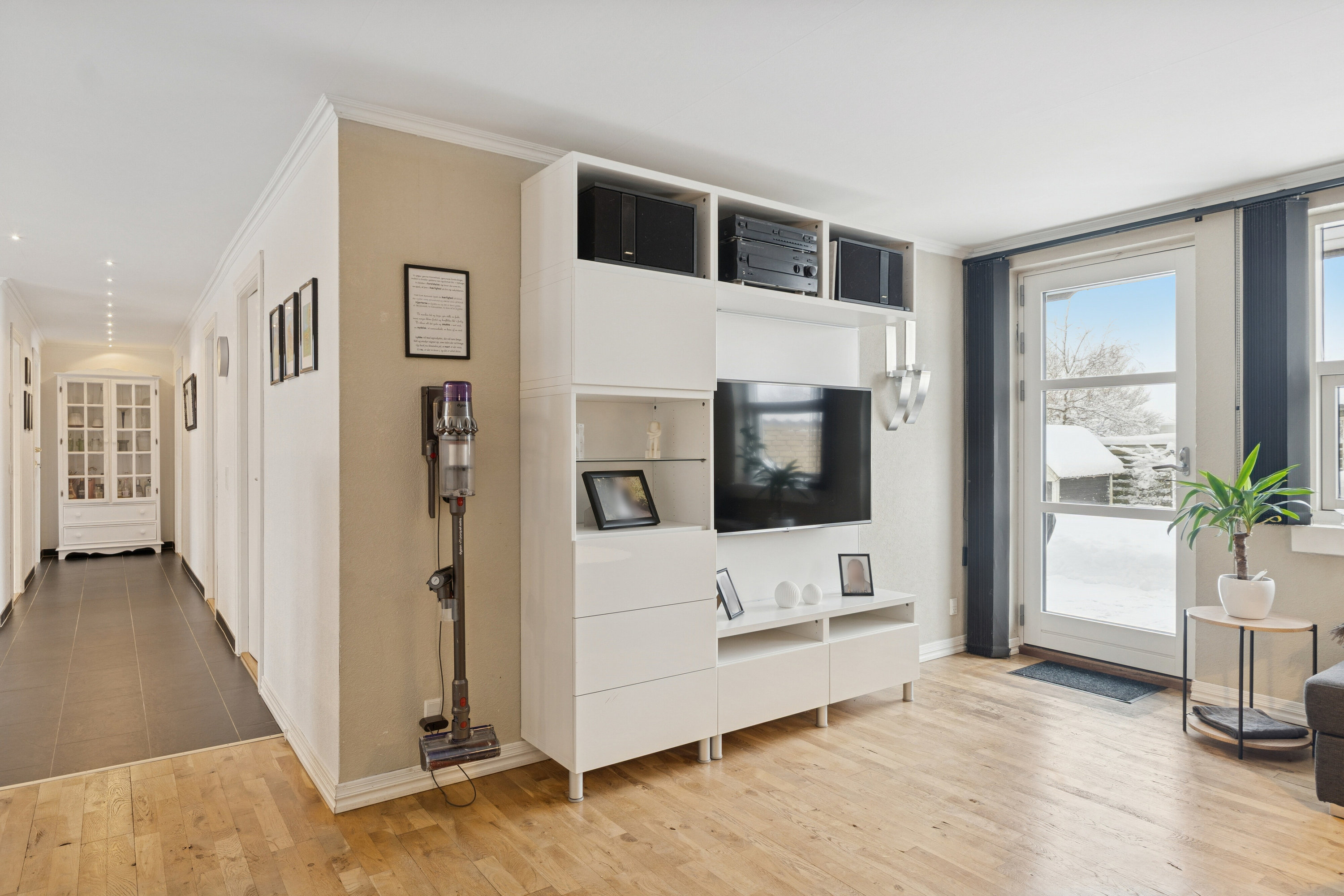 Fremhævet stue billede i fuldskærmstilstand. Billede af Gl Hirtshalsvej 18B, Vidstrup, 9800 Hjørring