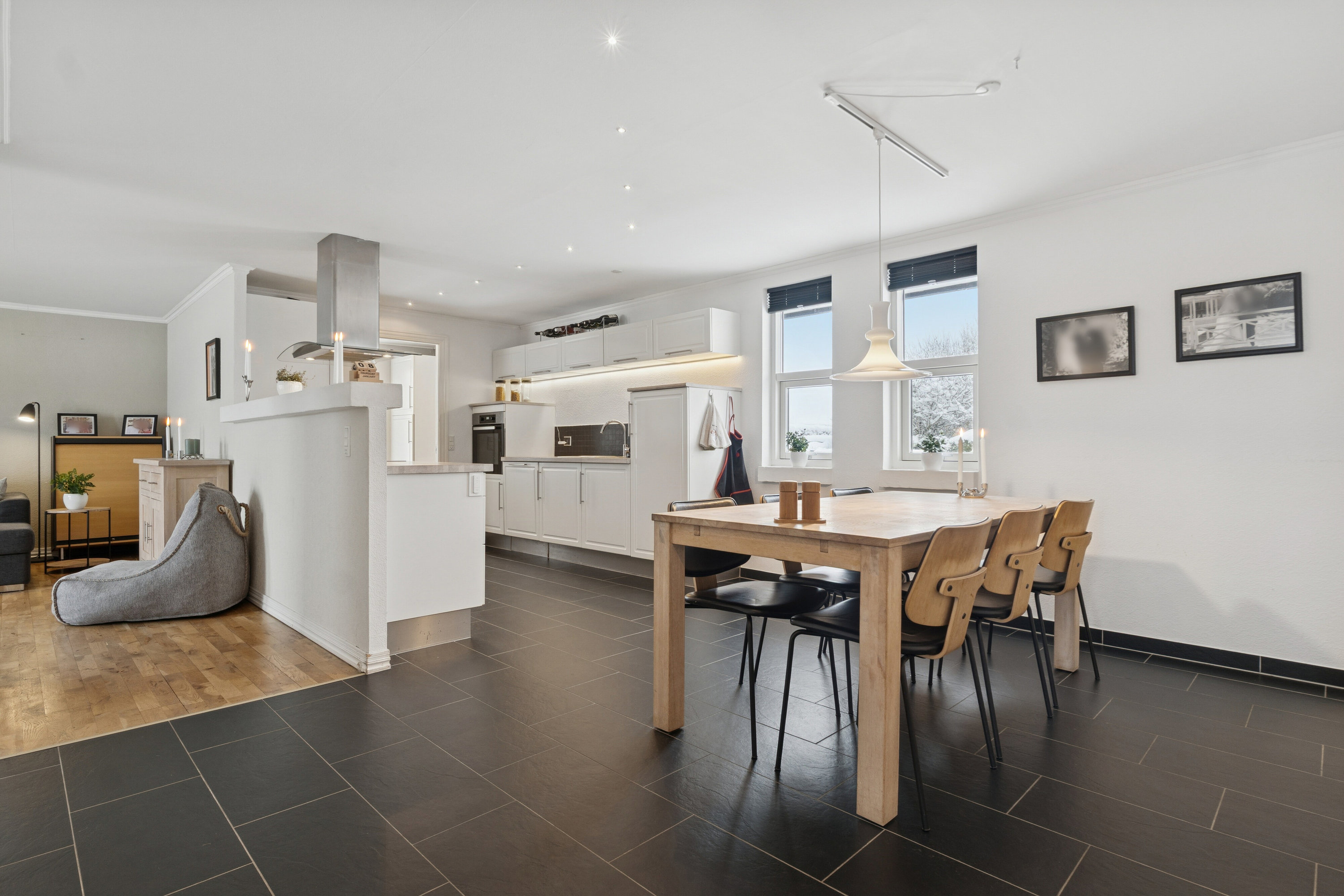 Fremhævet spisestue billede i fuldskærmstilstand. Billede af Gl Hirtshalsvej 18B, Vidstrup, 9800 Hjørring