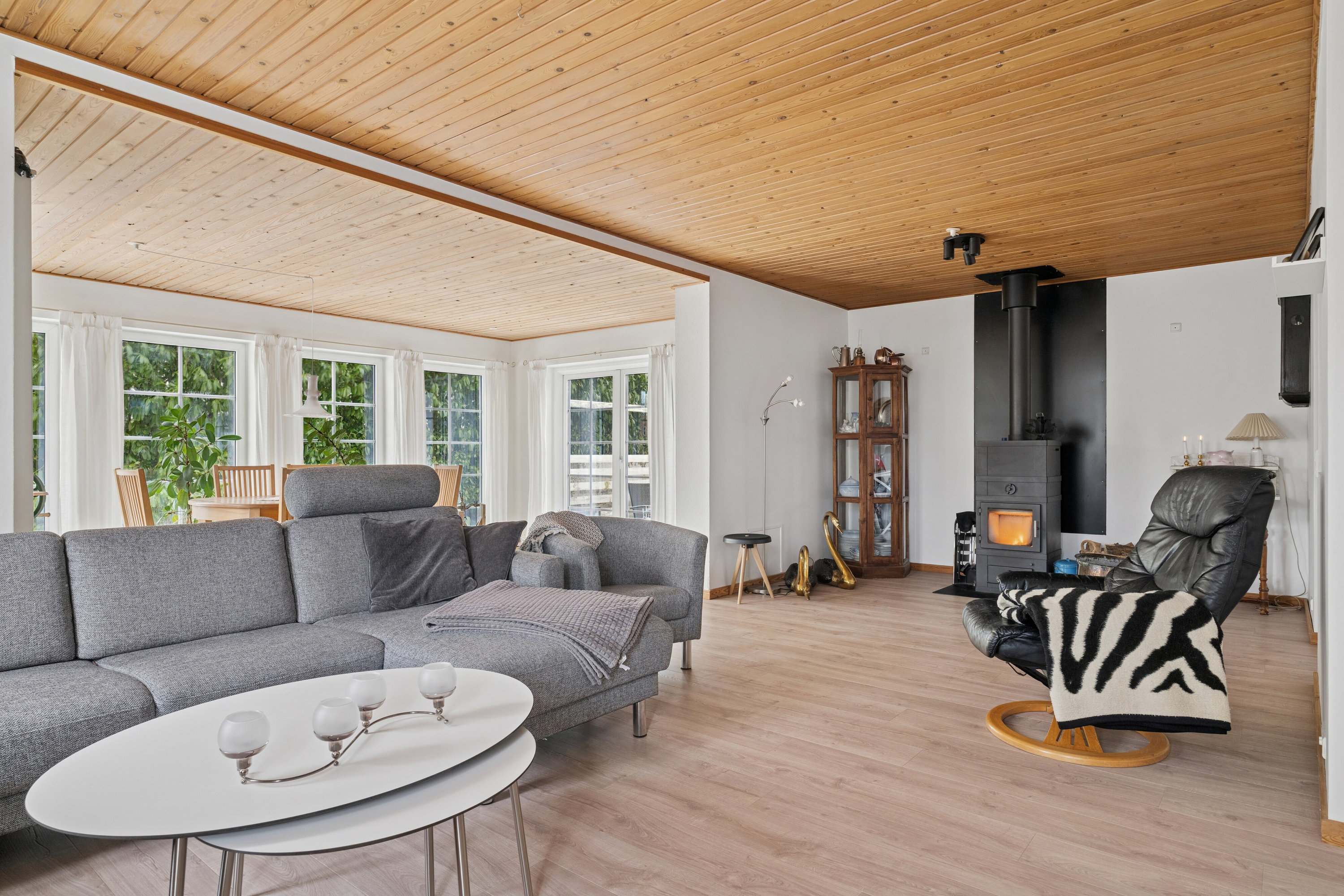 Fremhævet stue billede i fuldskærmstilstand. Billede af Gl Præstøvej 33, 4735 Mern