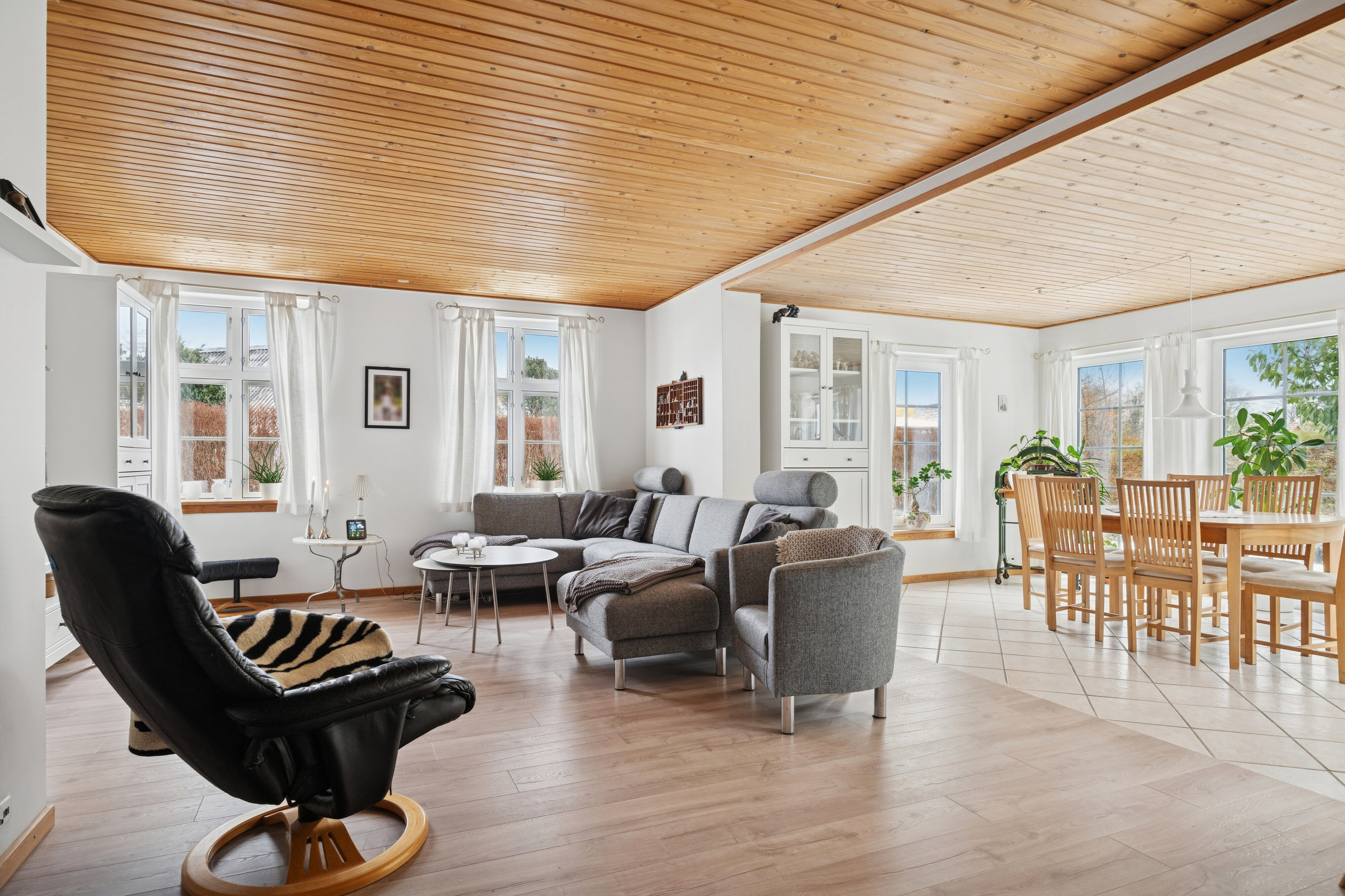 Fremhævet stue billede i fuldskærmstilstand. Billede af Gl Præstøvej 33, 4735 Mern