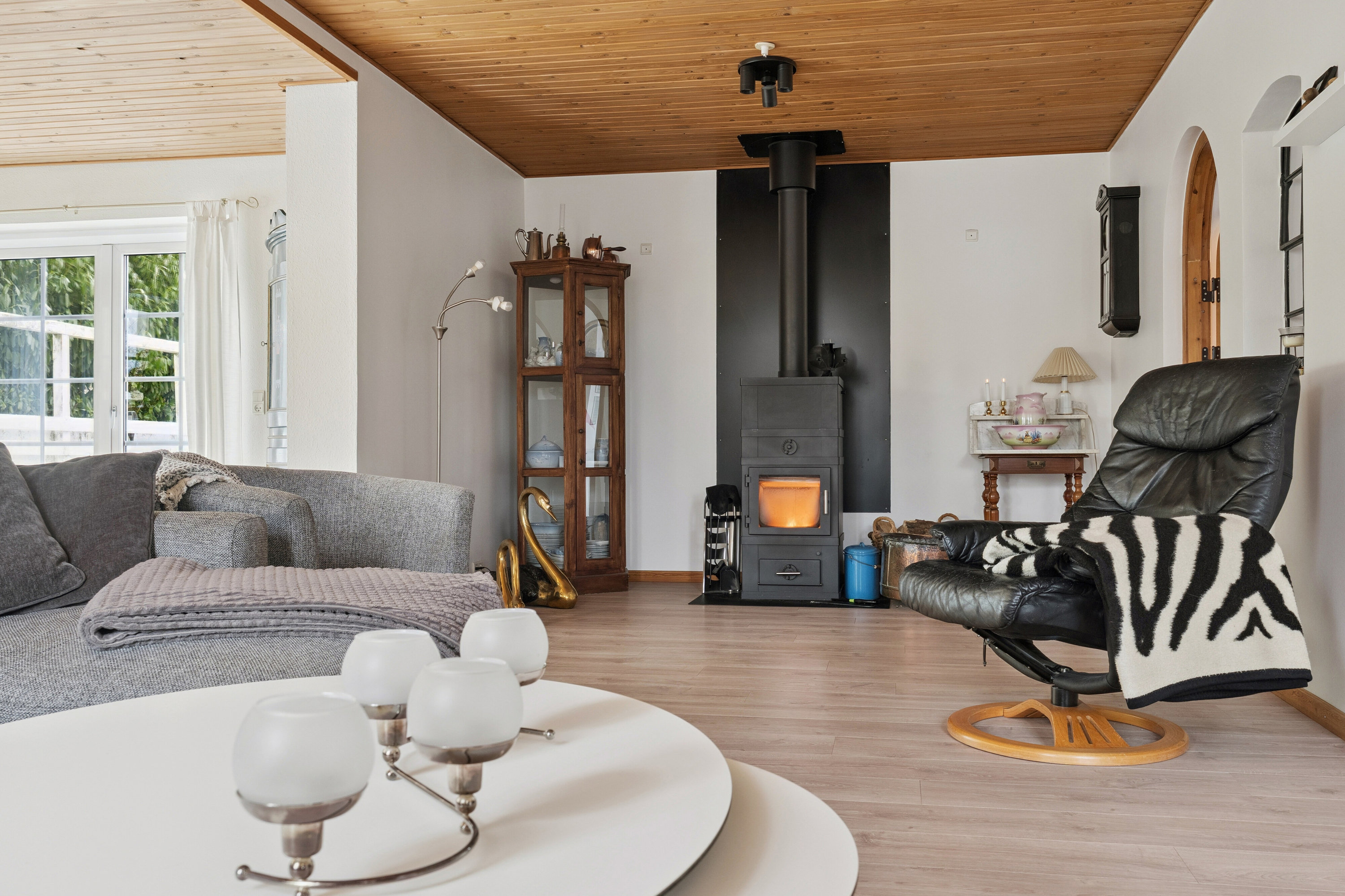 Fremhævet stue billede i fuldskærmstilstand. Billede af Gl Præstøvej 33, 4735 Mern