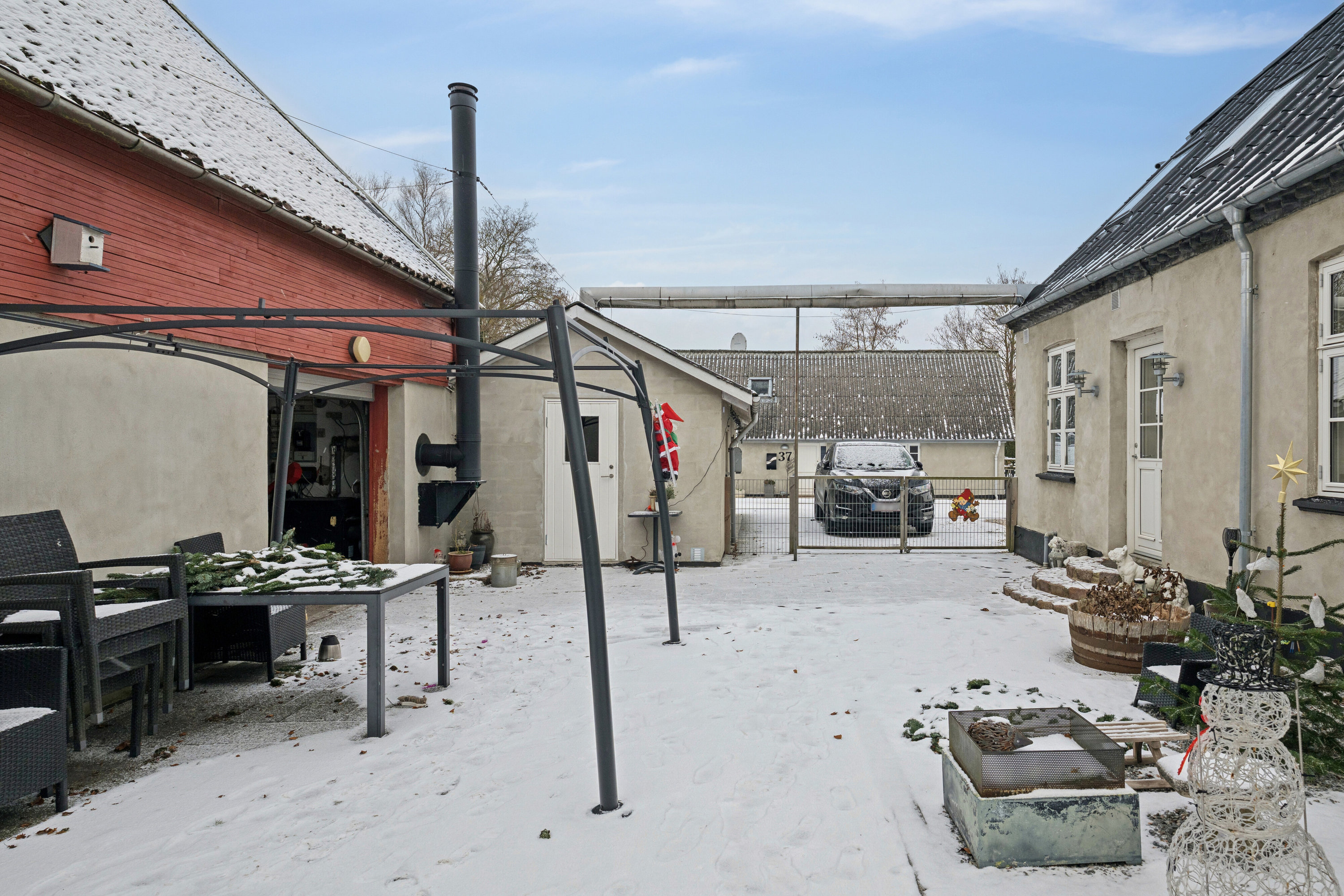 Fremhævet udendørs billede i fuldskærmstilstand. Billede af Gl Præstøvej 33, 4735 Mern