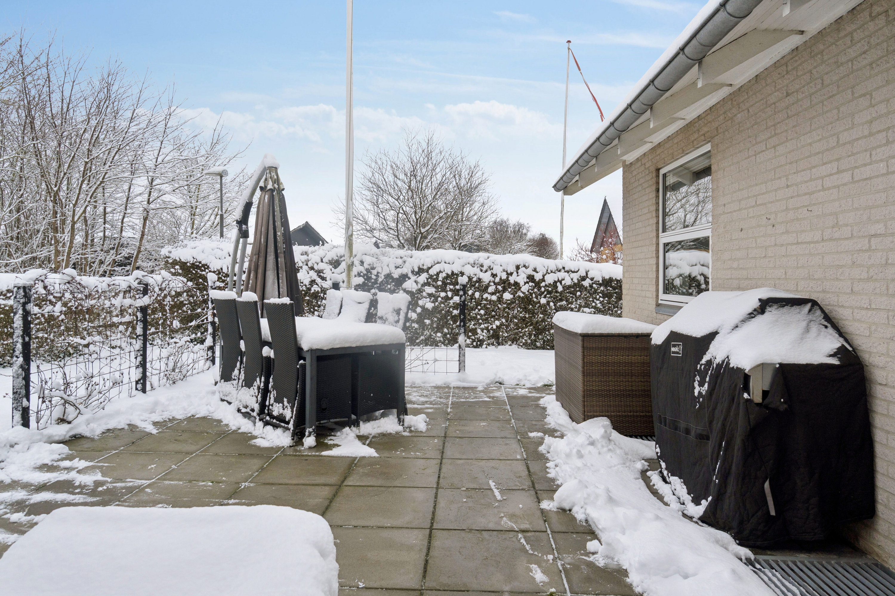 Fremhævet set fra haven billede i fuldskærmstilstand. Billede af Hyldevangen 5, 8620 Kjellerup