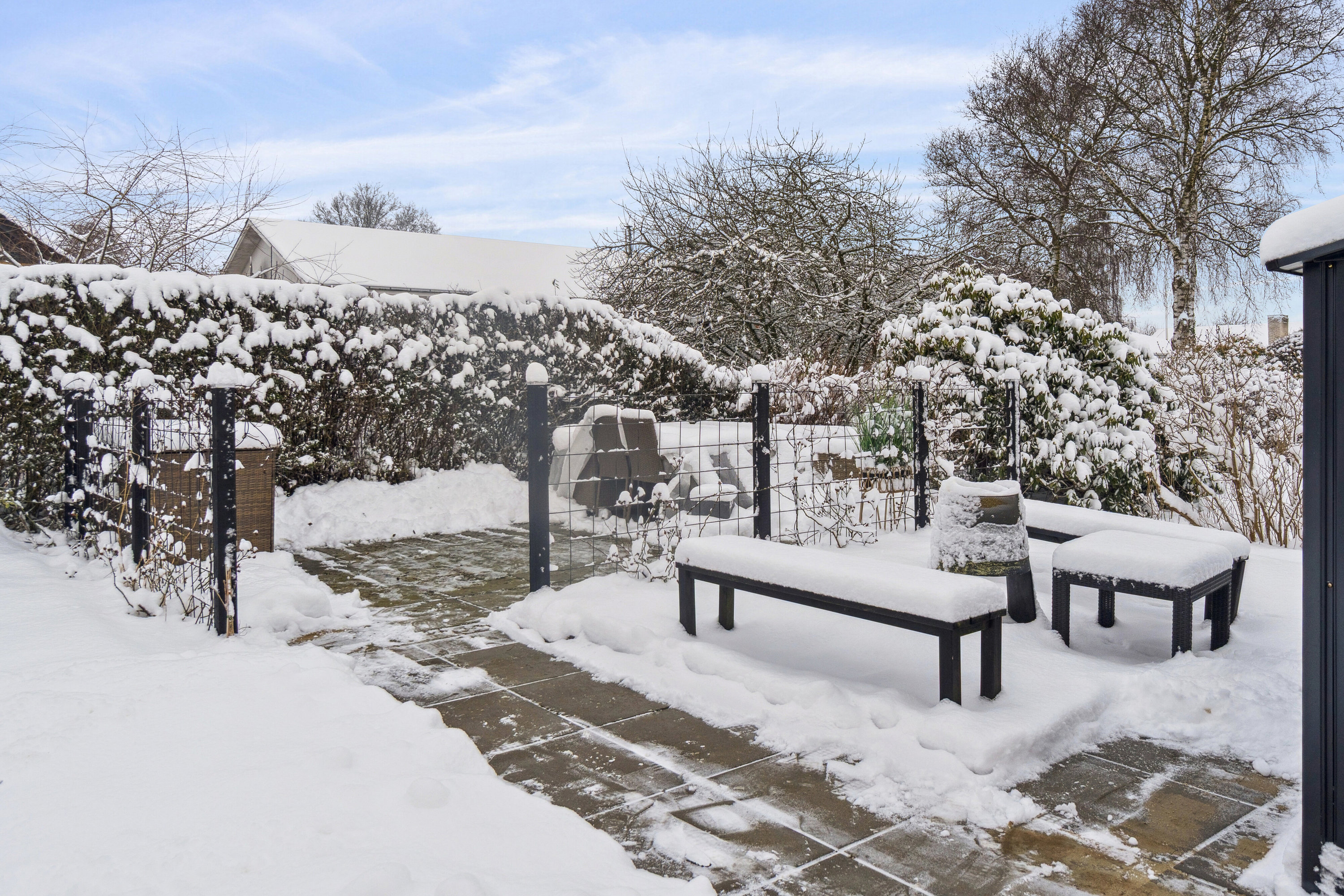 Fremhævet udendørs billede i fuldskærmstilstand. Billede af Hyldevangen 5, 8620 Kjellerup