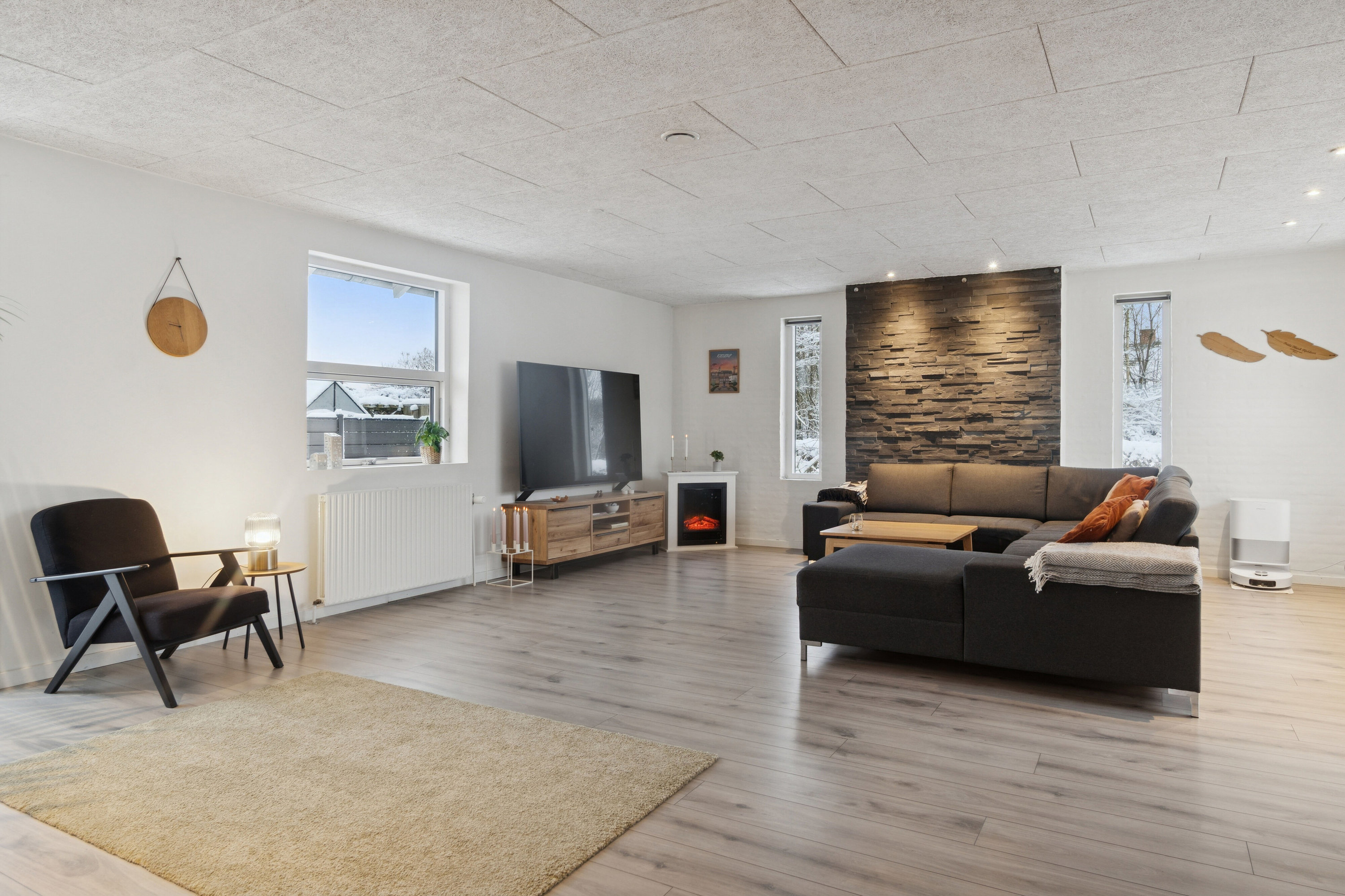 Fremhævet stue billede i fuldskærmstilstand. Billede af Hyldevangen 5, 8620 Kjellerup