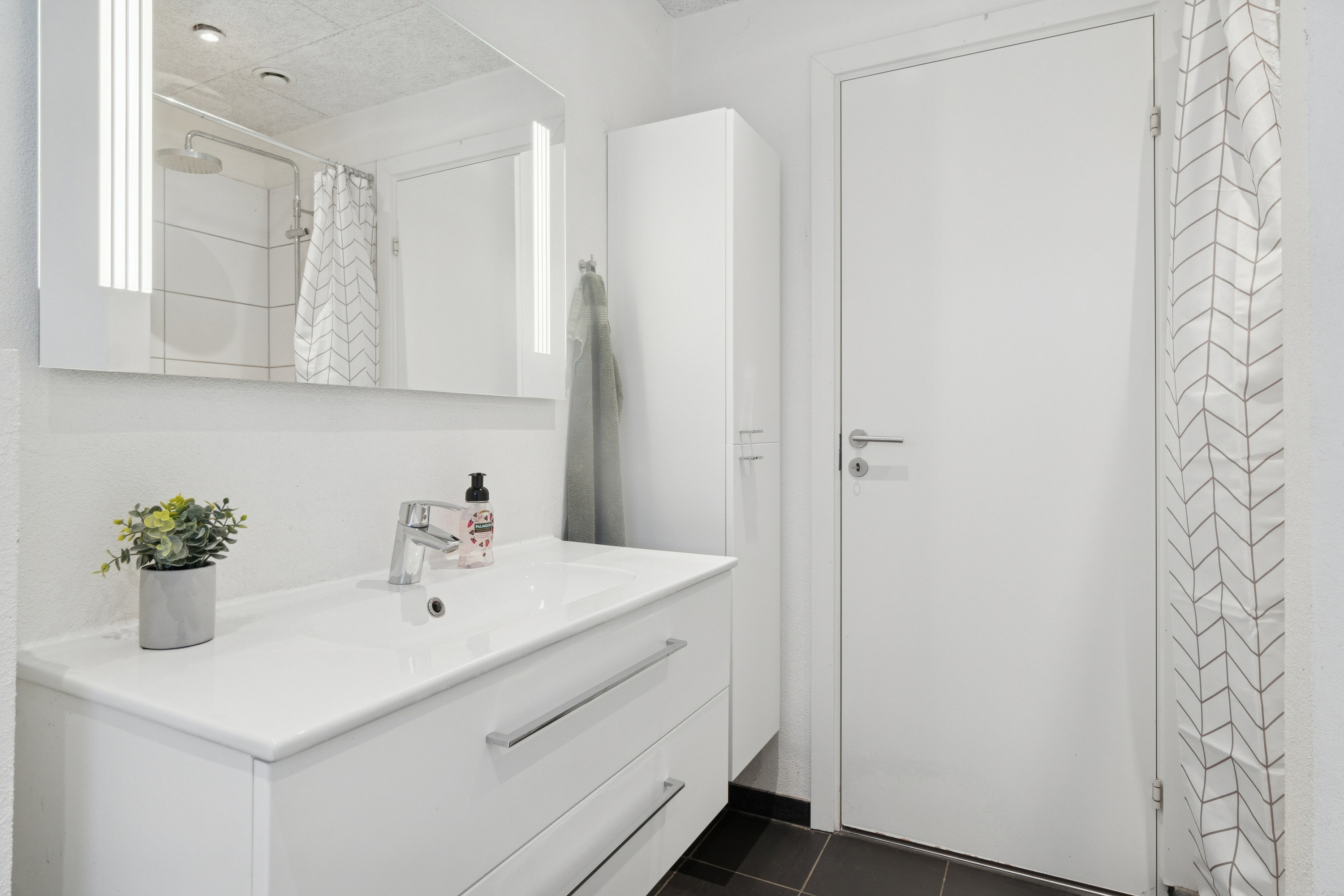 Fremhævet badeværelse billede i fuldskærmstilstand. Billede af Hyldevangen 5, 8620 Kjellerup