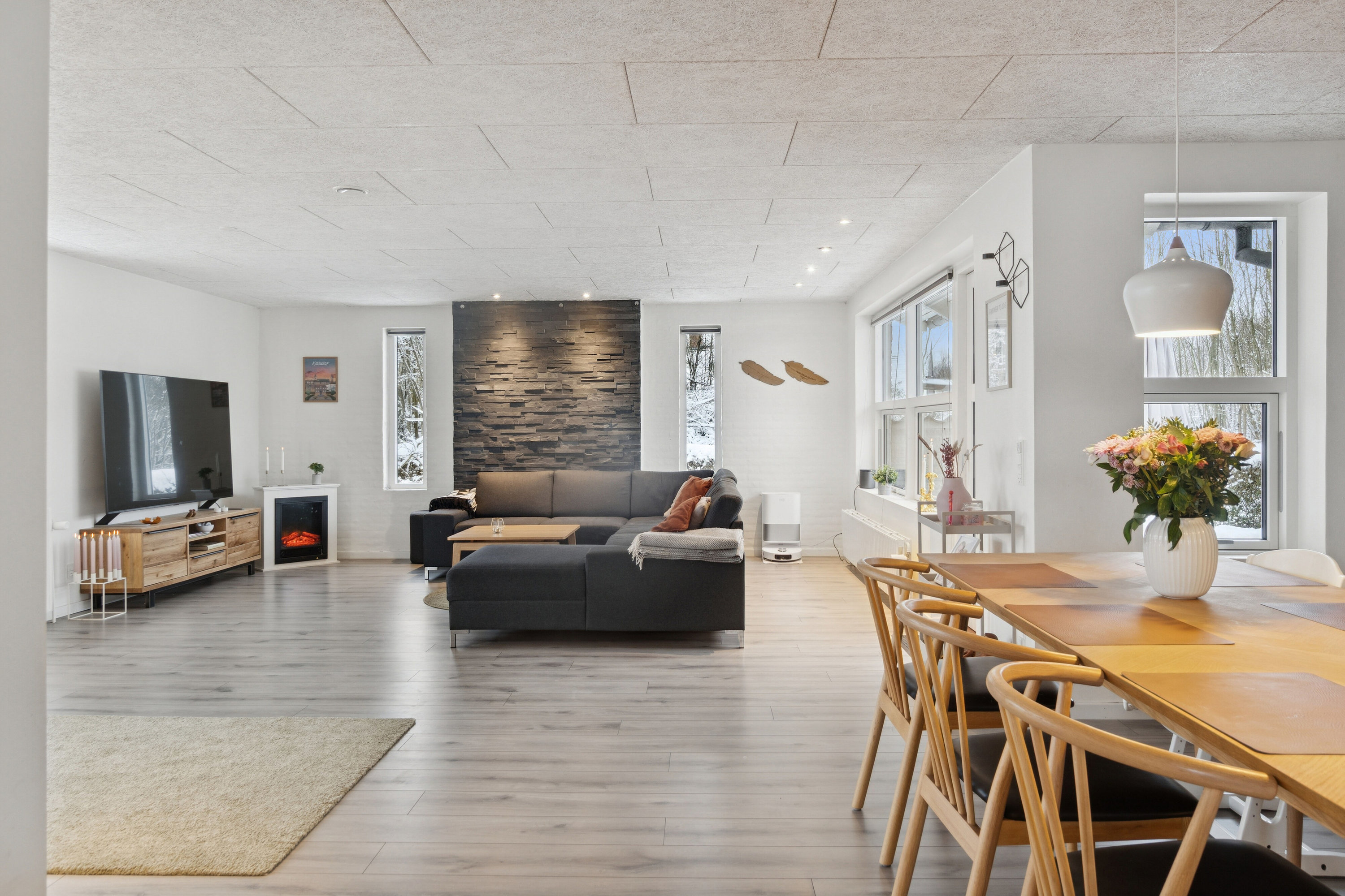 Fremhævet spisestue billede i fuldskærmstilstand. Billede af Hyldevangen 5, 8620 Kjellerup