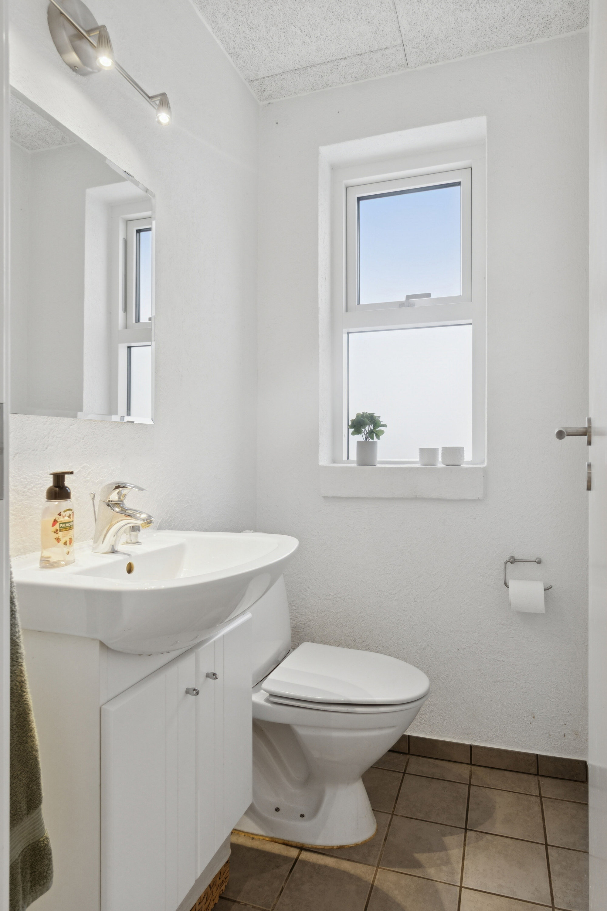 Fremhævet badeværelse billede i fuldskærmstilstand. Billede af Hyldevangen 5, 8620 Kjellerup