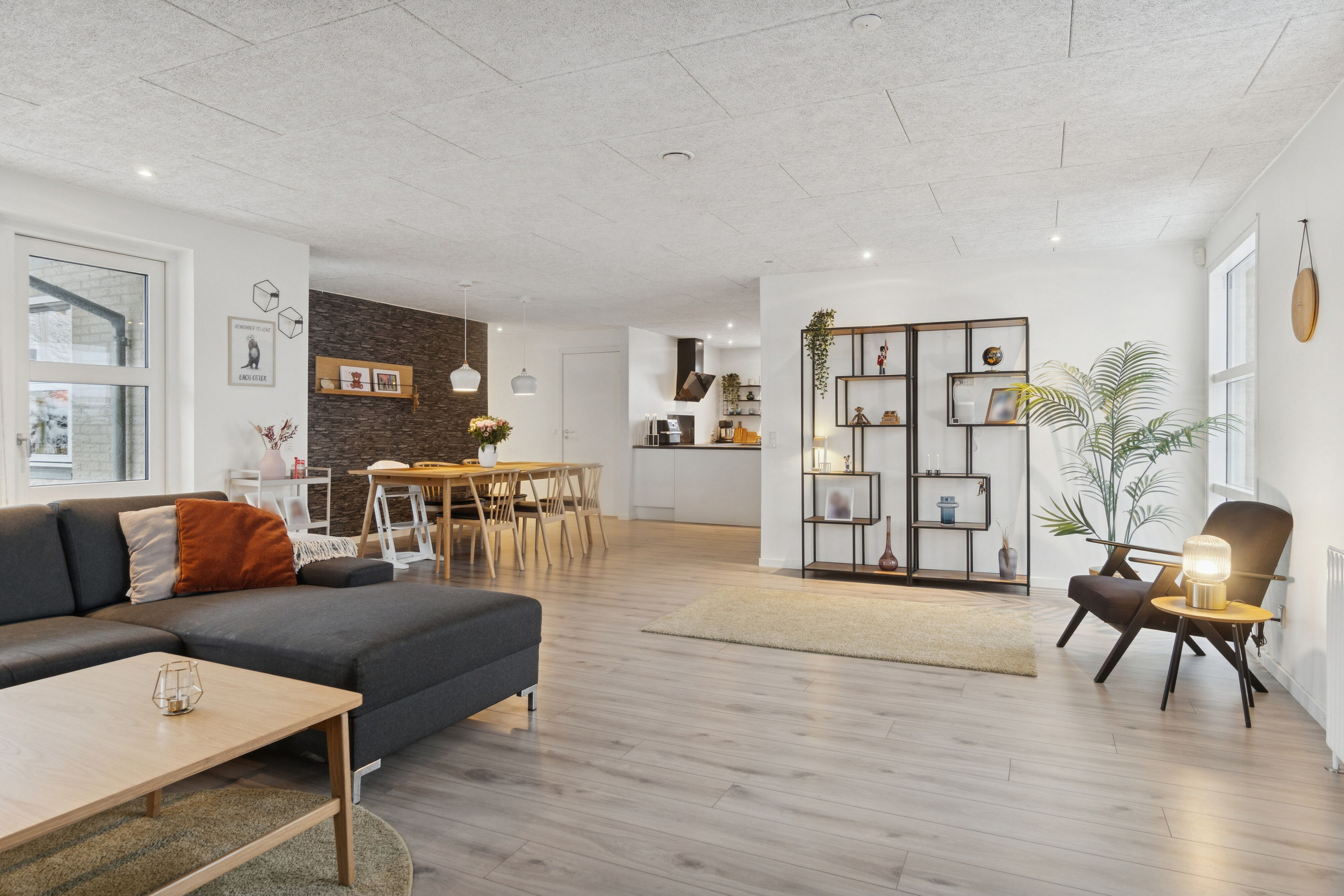 Fremhævet stue billede i fuldskærmstilstand. Billede af Hyldevangen 5, 8620 Kjellerup