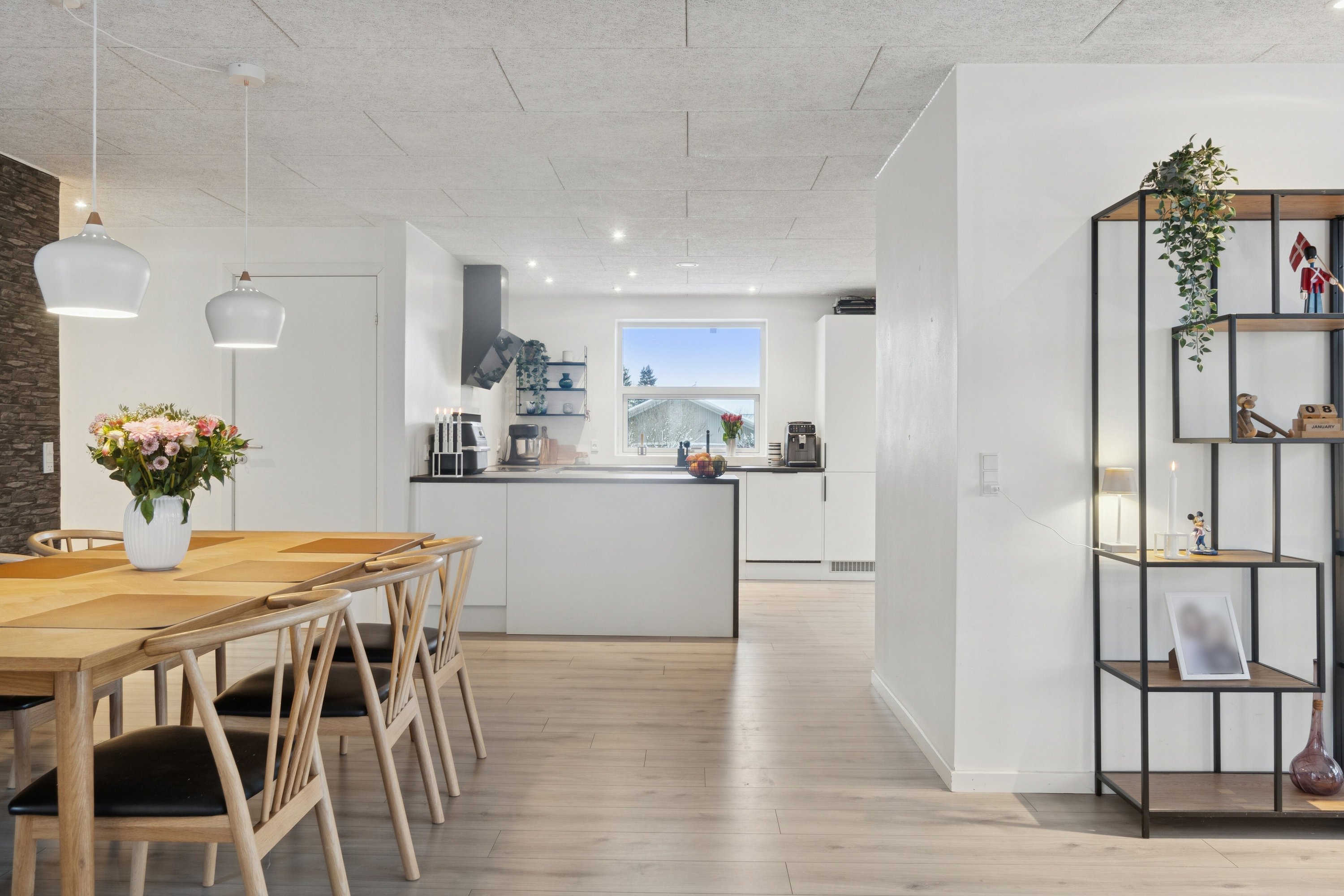 Fremhævet spisestue billede i fuldskærmstilstand. Billede af Hyldevangen 5, 8620 Kjellerup