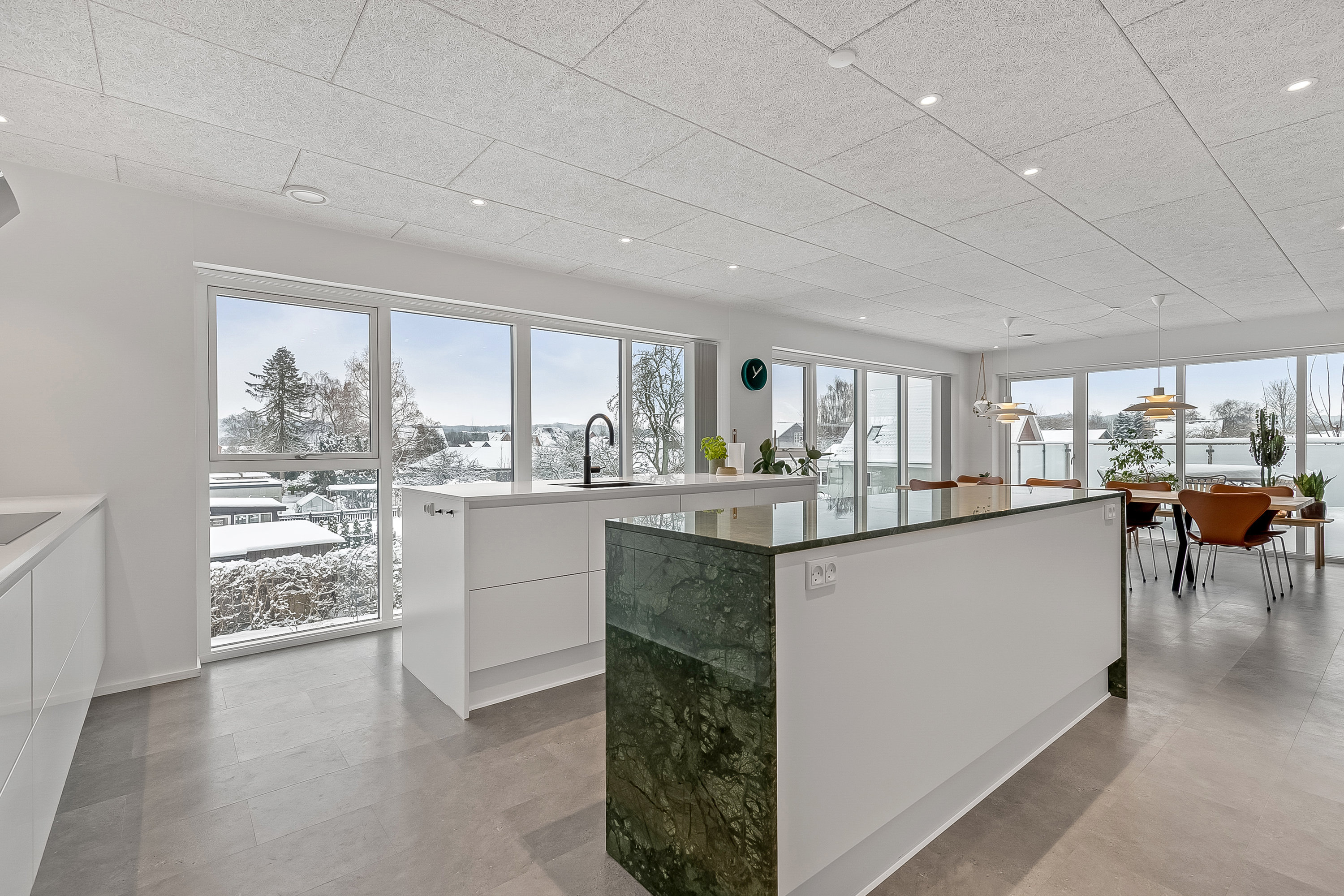 Fremhævet køkken billede i fuldskærmstilstand. Billede af Niels Pedersens Vej 5, Trædballe, 7100 Vejle