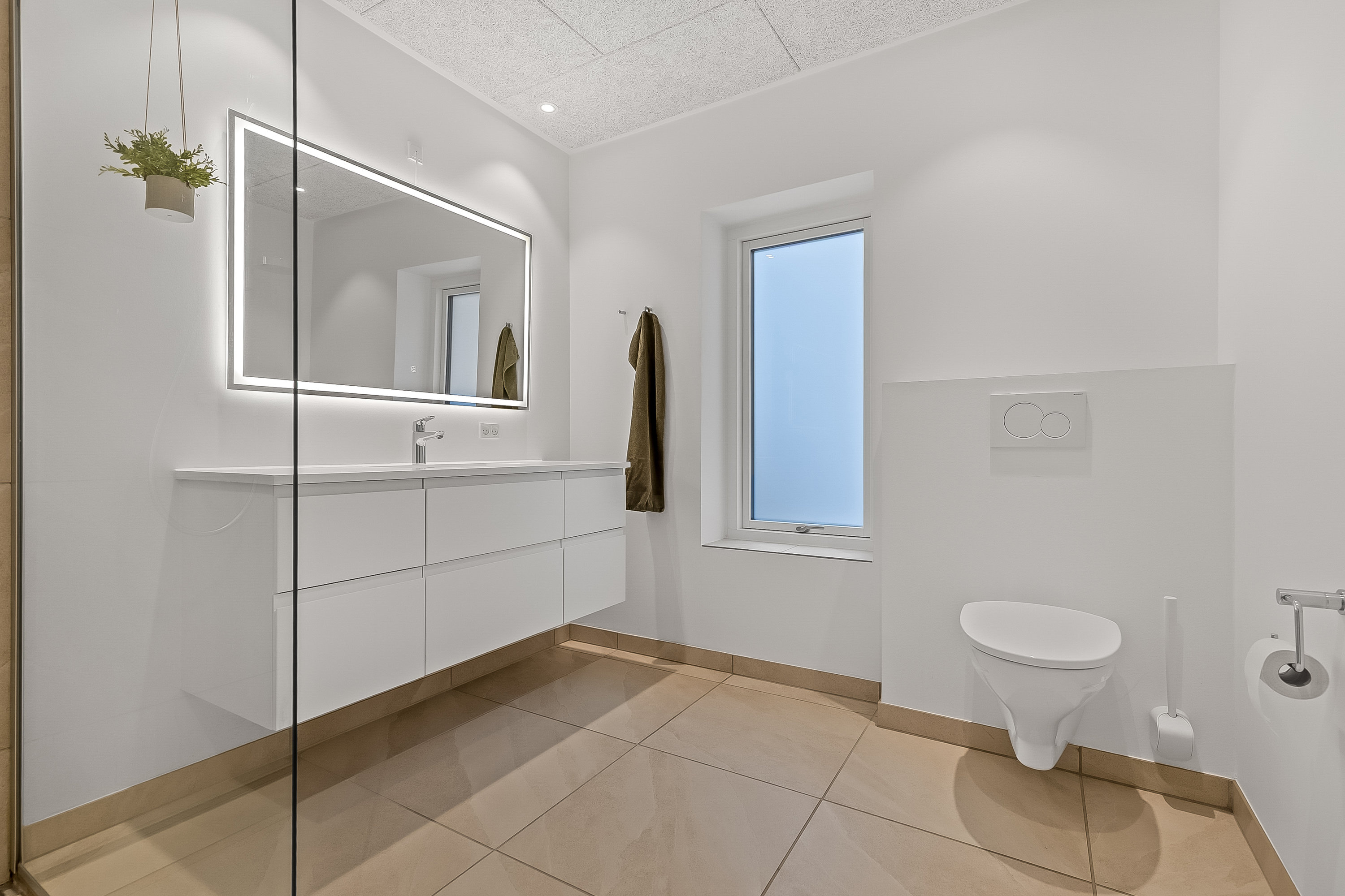 Fremhævet badeværelse billede i fuldskærmstilstand. Billede af Niels Pedersens Vej 5, Trædballe, 7100 Vejle