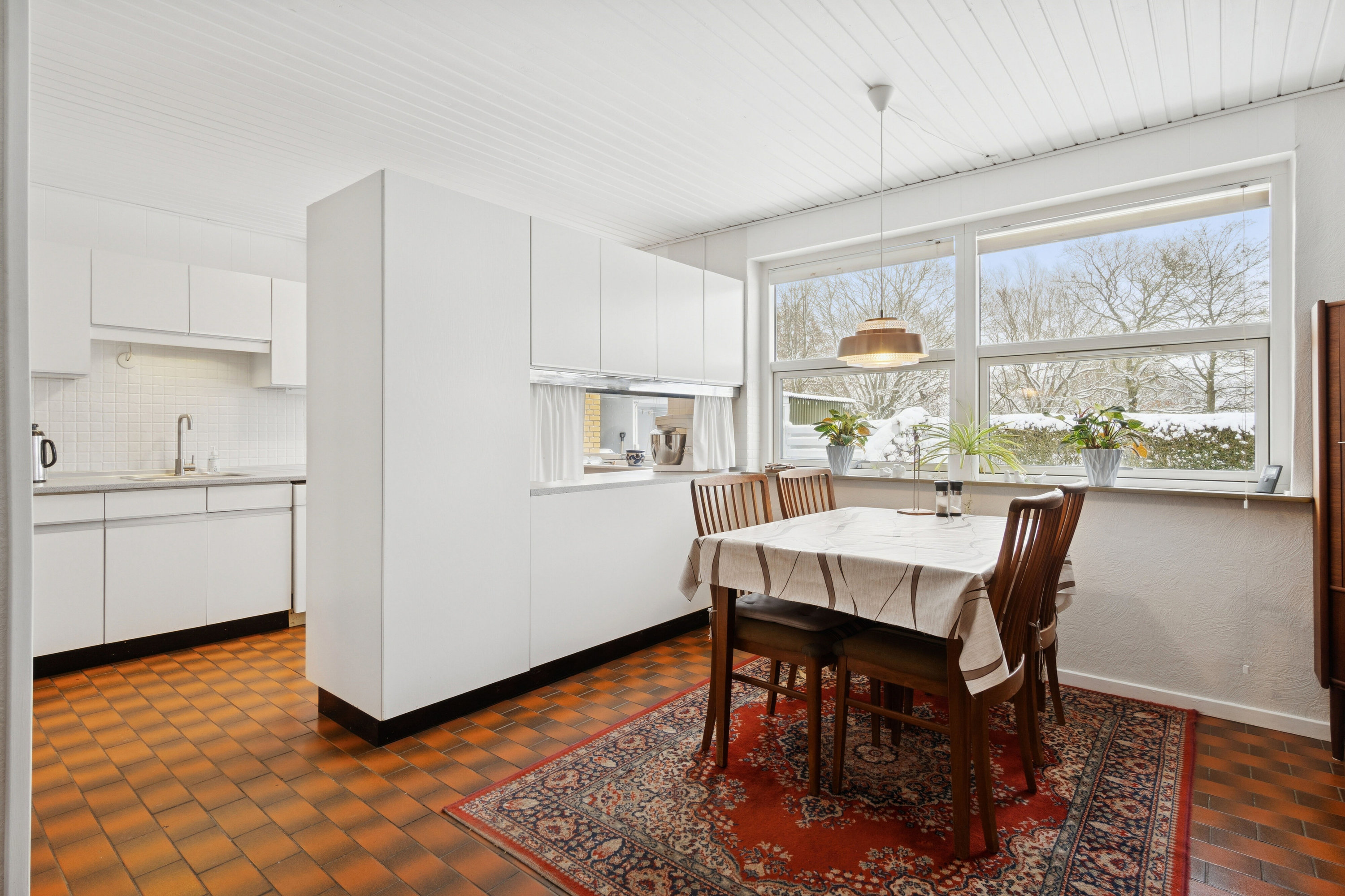 Fremhævet spisestue billede i fuldskærmstilstand. Billede af Skovfyrren 4, 8620 Kjellerup