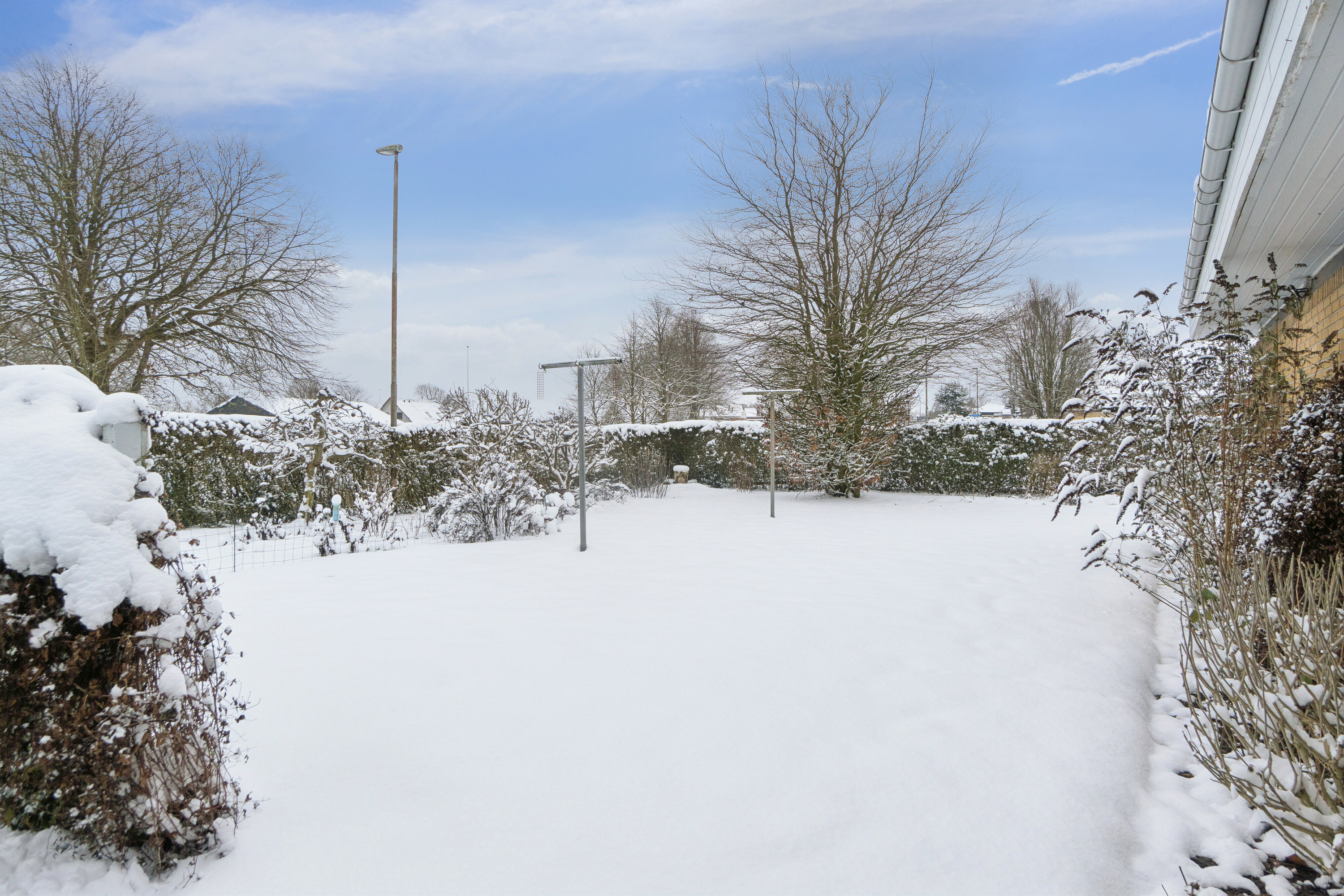 Fremhævet luftfoto billede i fuldskærmstilstand. Billede af Skovfyrren 4, 8620 Kjellerup