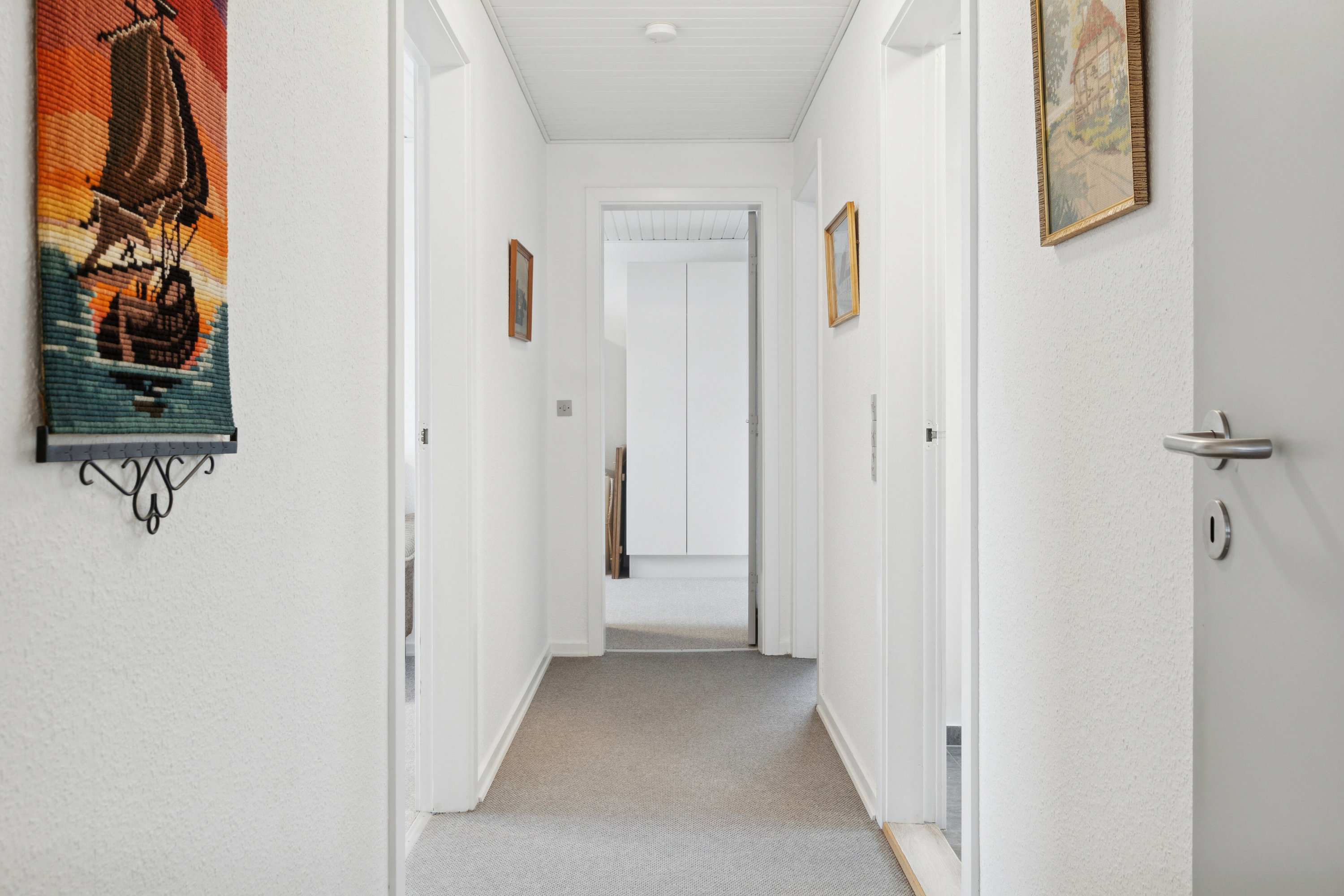 Fremhævet hall billede i fuldskærmstilstand. Billede af Skovfyrren 4, 8620 Kjellerup