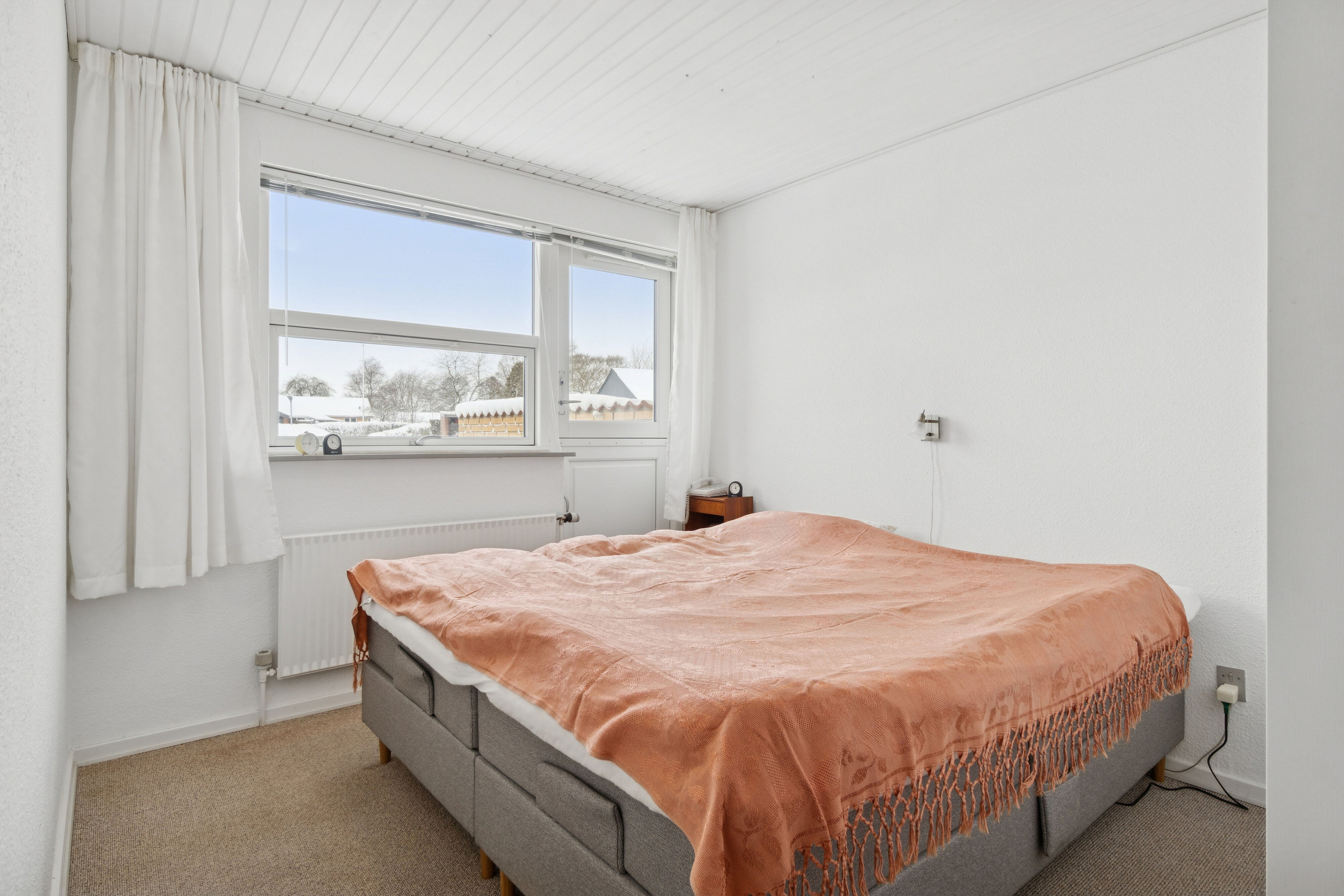 Fremhævet soveværelse billede i fuldskærmstilstand. Billede af Skovfyrren 4, 8620 Kjellerup