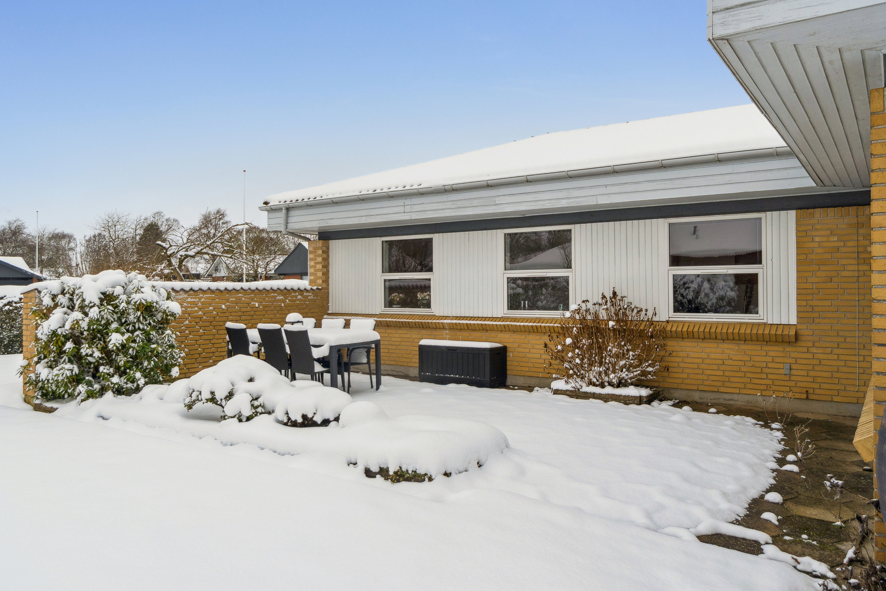 Fremhævet udendørs billede i fuldskærmstilstand. Billede af Skovfyrren 4, 8620 Kjellerup