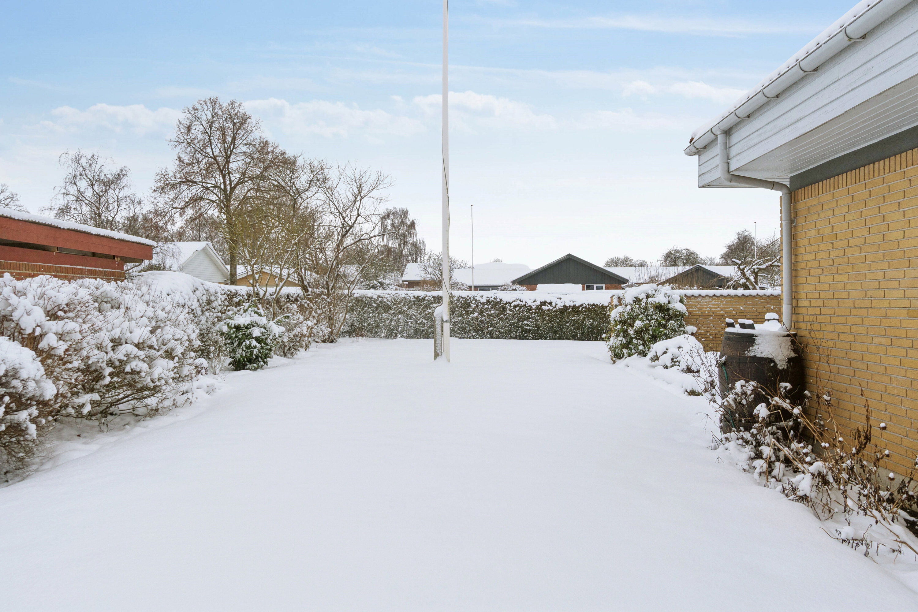 Fremhævet udendørs billede i fuldskærmstilstand. Billede af Skovfyrren 4, 8620 Kjellerup