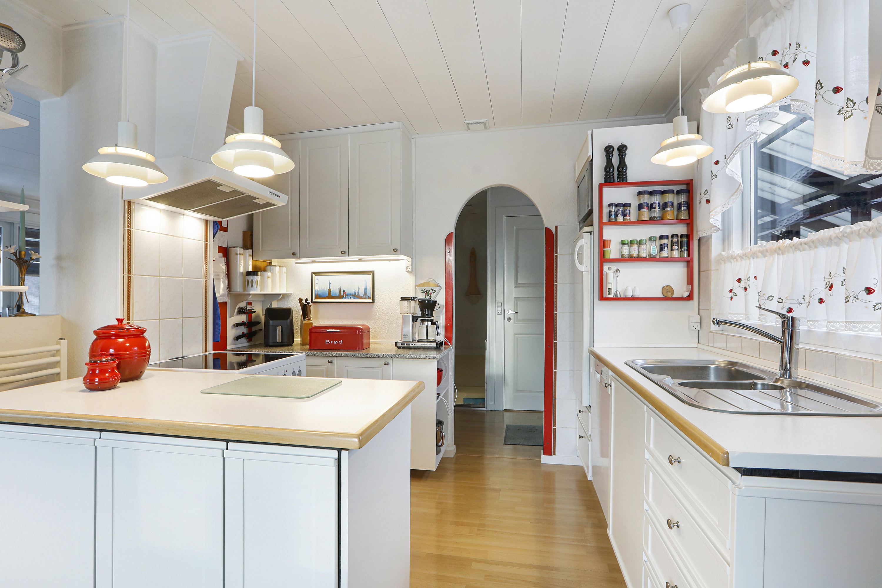 Fremhævet køkken billede i fuldskærmstilstand. Billede af Marievej 24, 2740 Skovlunde