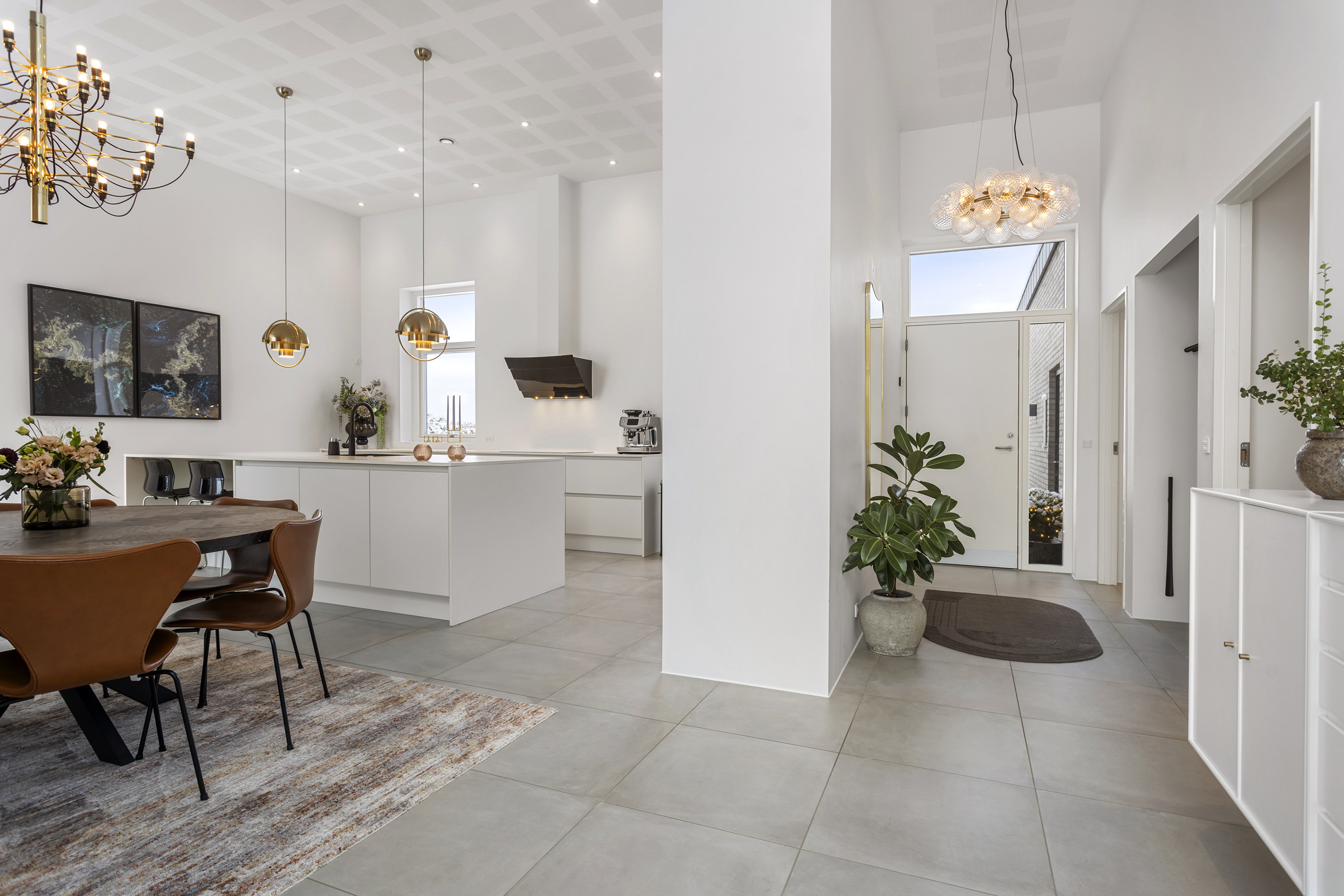 Fremhævet køkken alrum billede i fuldskærmstilstand. Billede af Vesteråsene 24, 9900 Frederikshavn