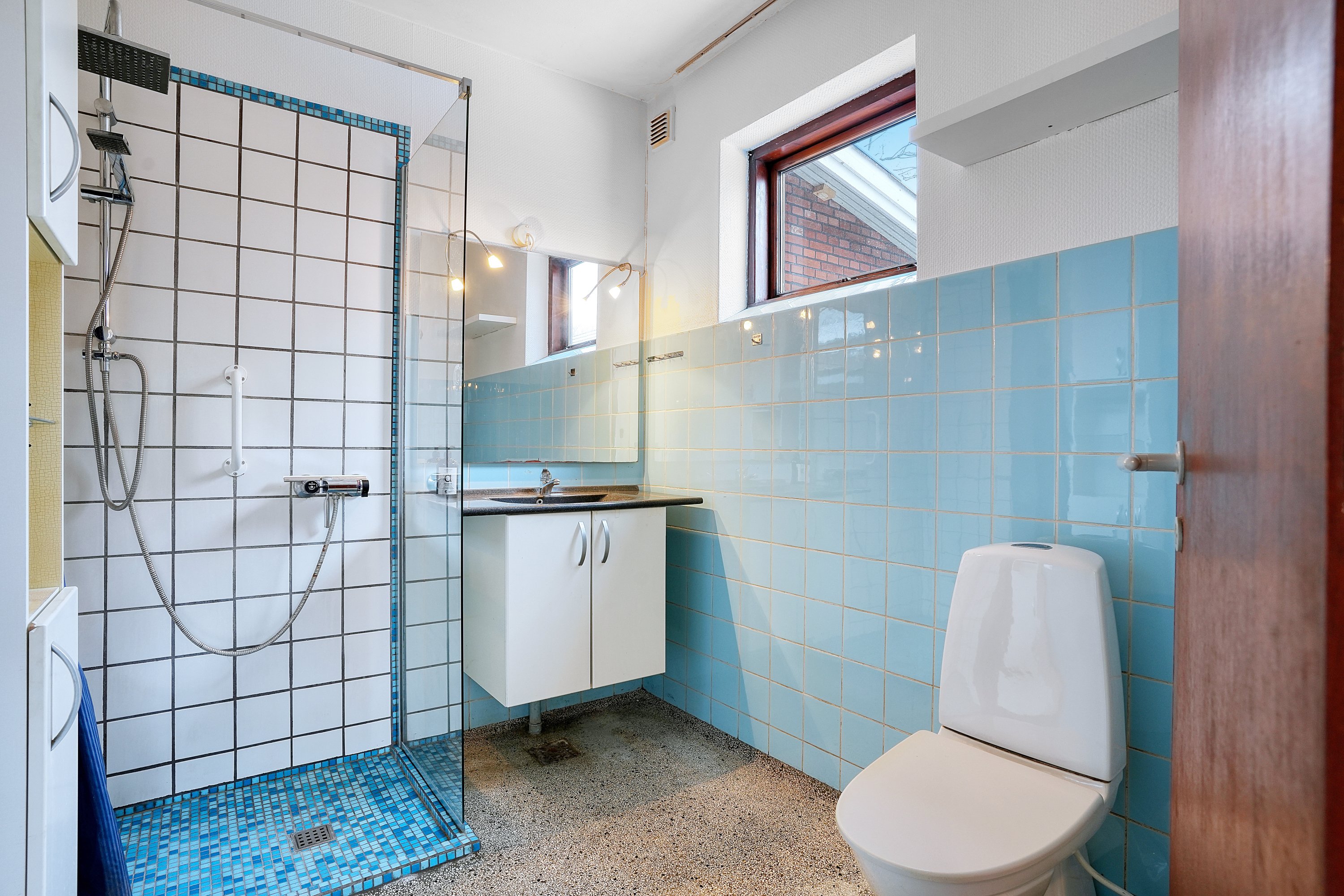 Fremhævet badeværelse billede i fuldskærmstilstand. Billede af Pilevej 1, 4340 Tølløse