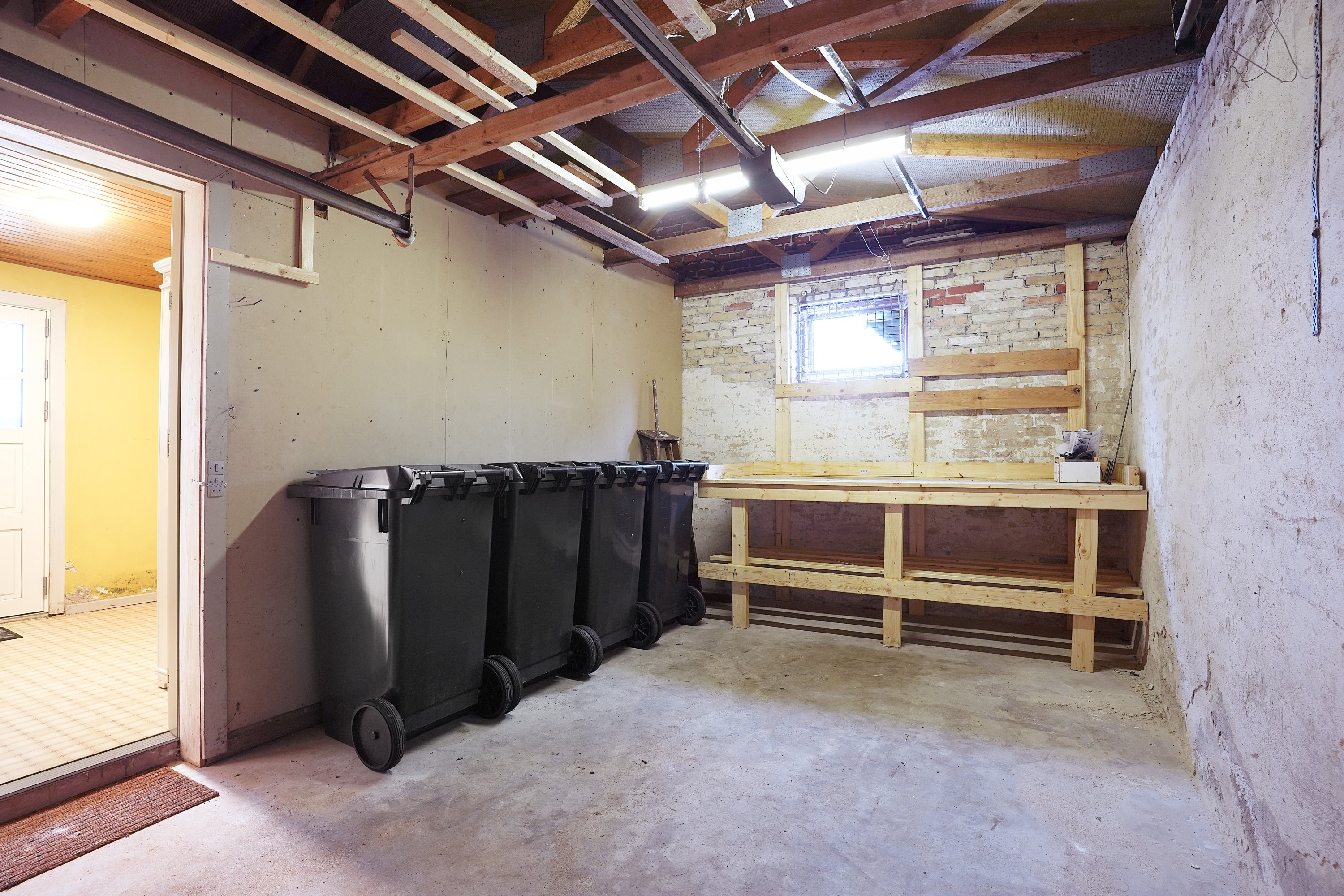 Fremhævet kælder billede i fuldskærmstilstand. Billede af Pilevej 1, 4340 Tølløse