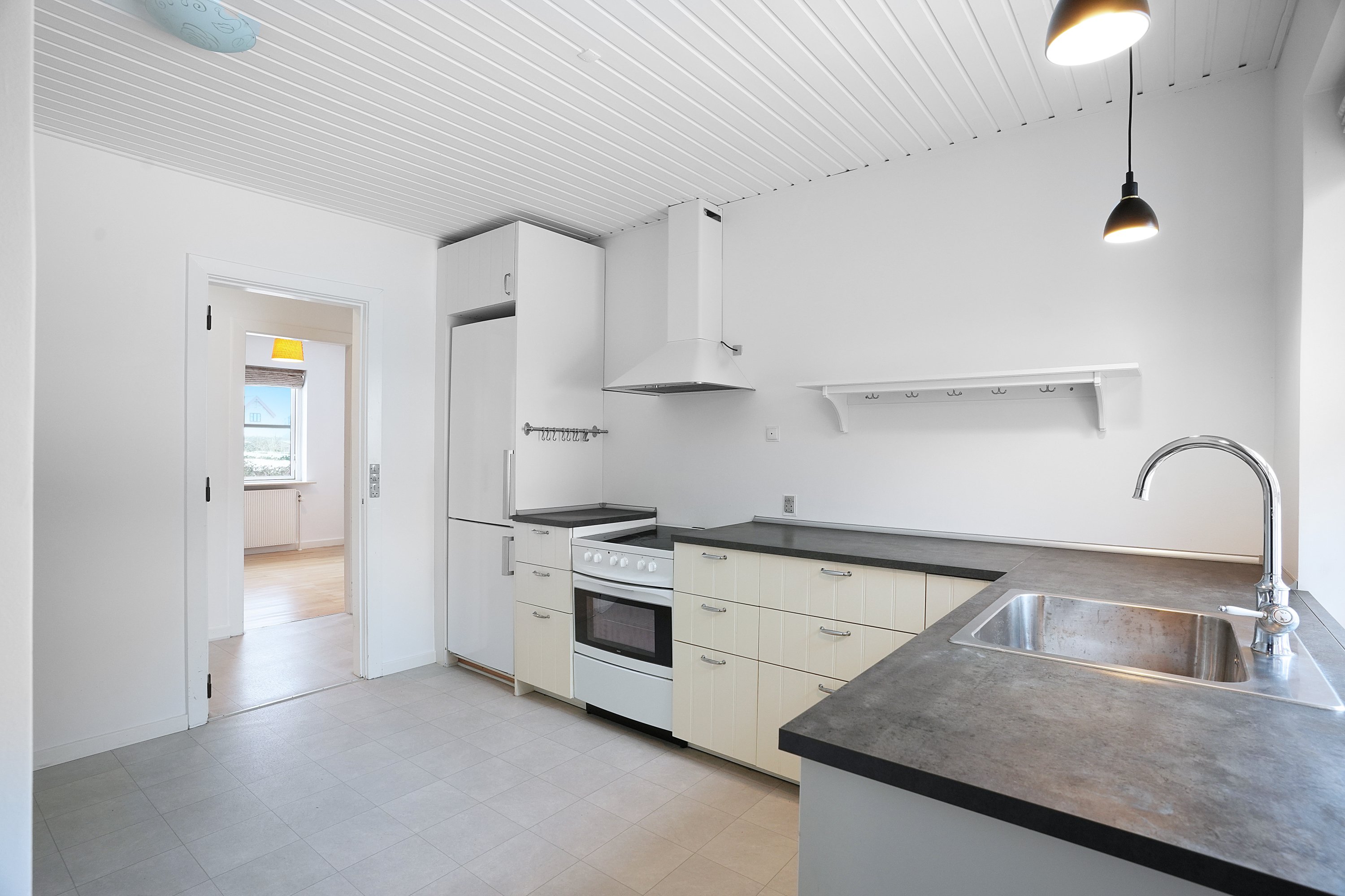 Fremhævet køkken billede i fuldskærmstilstand. Billede af Pilevej 1, 4340 Tølløse