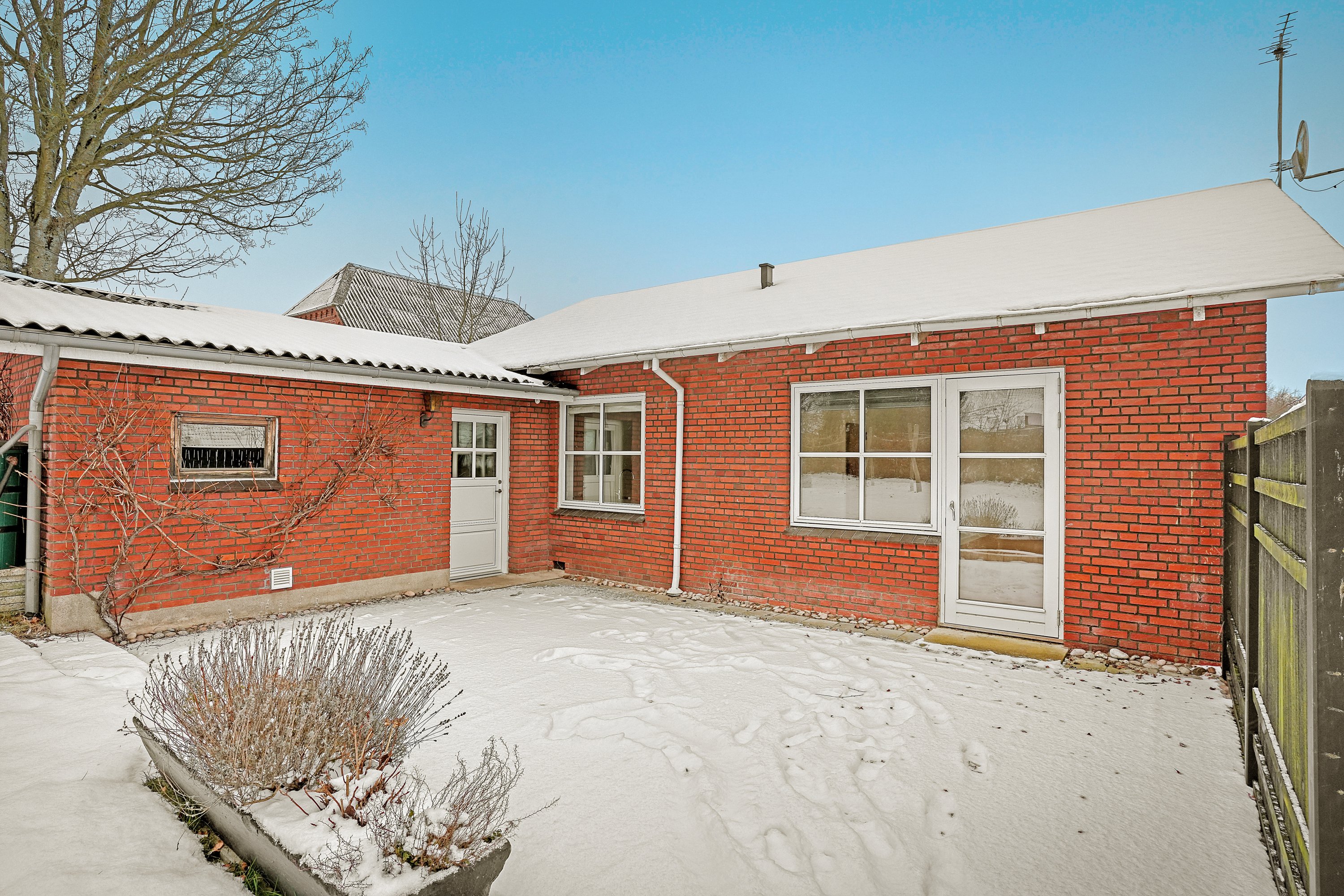 Fremhævet terrasse billede i fuldskærmstilstand. Billede af Pilevej 1, 4340 Tølløse