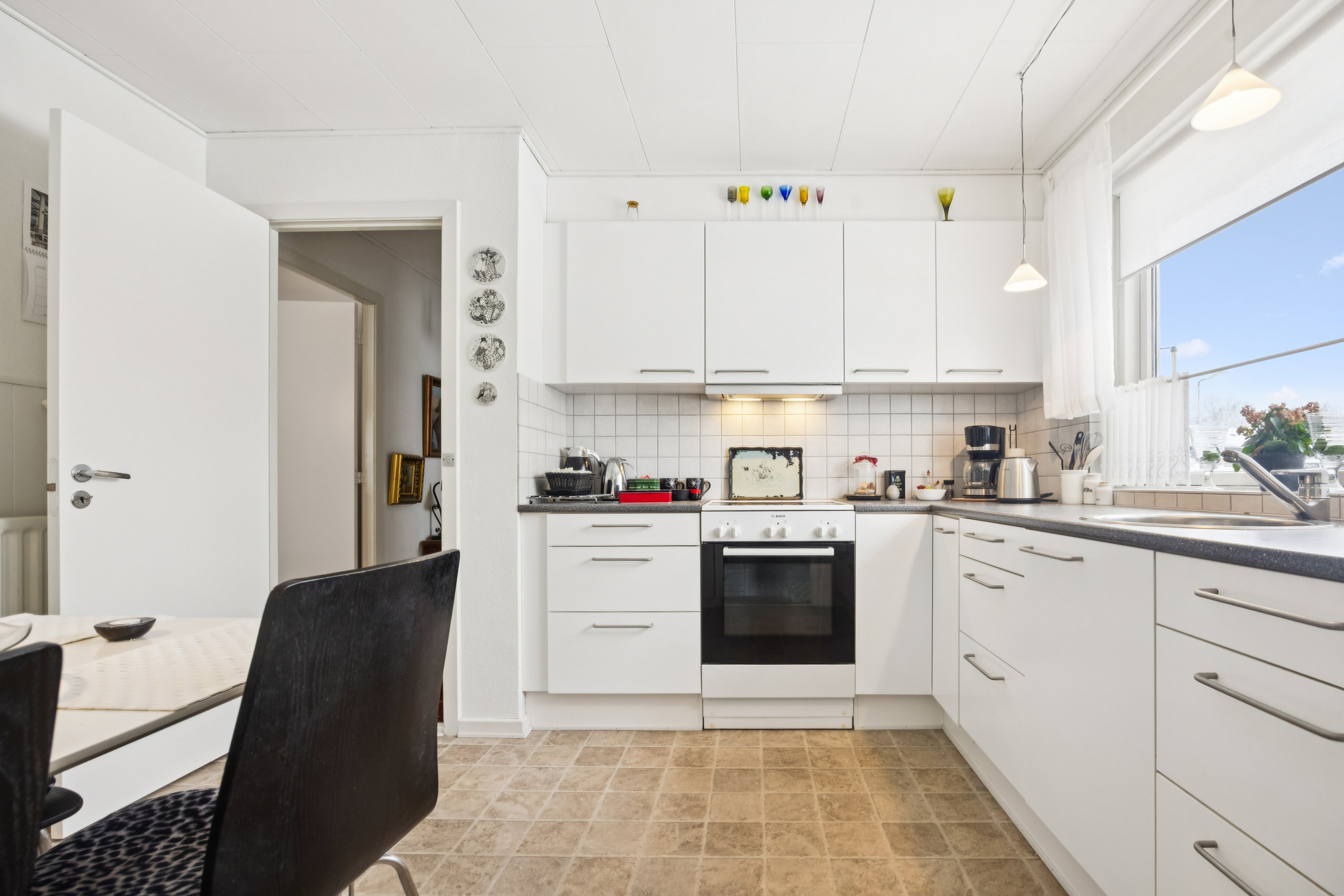 Fremhævet køkken billede i fuldskærmstilstand. Billede af Jens Lunds Vej 11, 9310 Vodskov