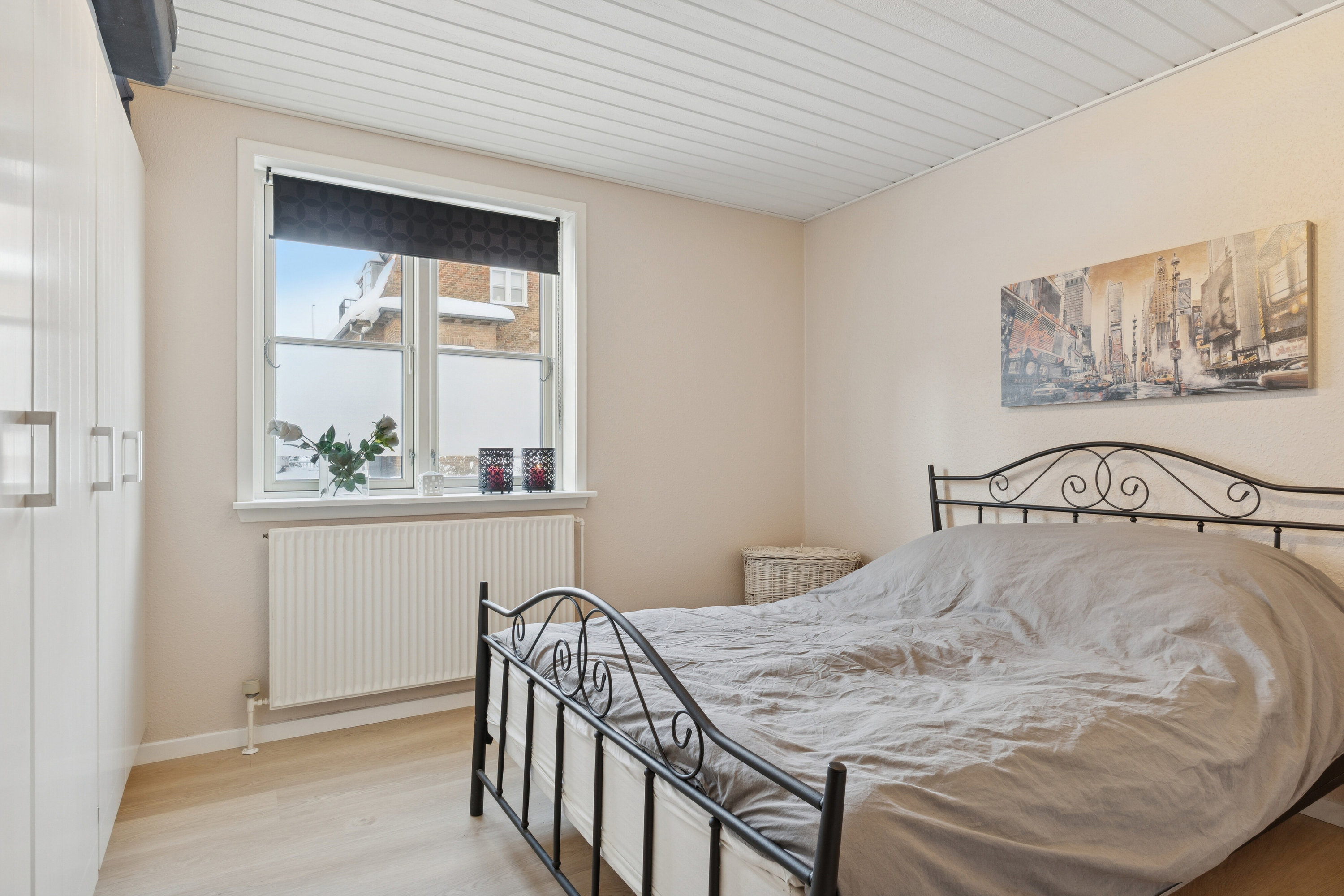 Fremhævet soveværelse billede i fuldskærmstilstand. Billede af Dronningensgade 23C, 9800 Hjørring