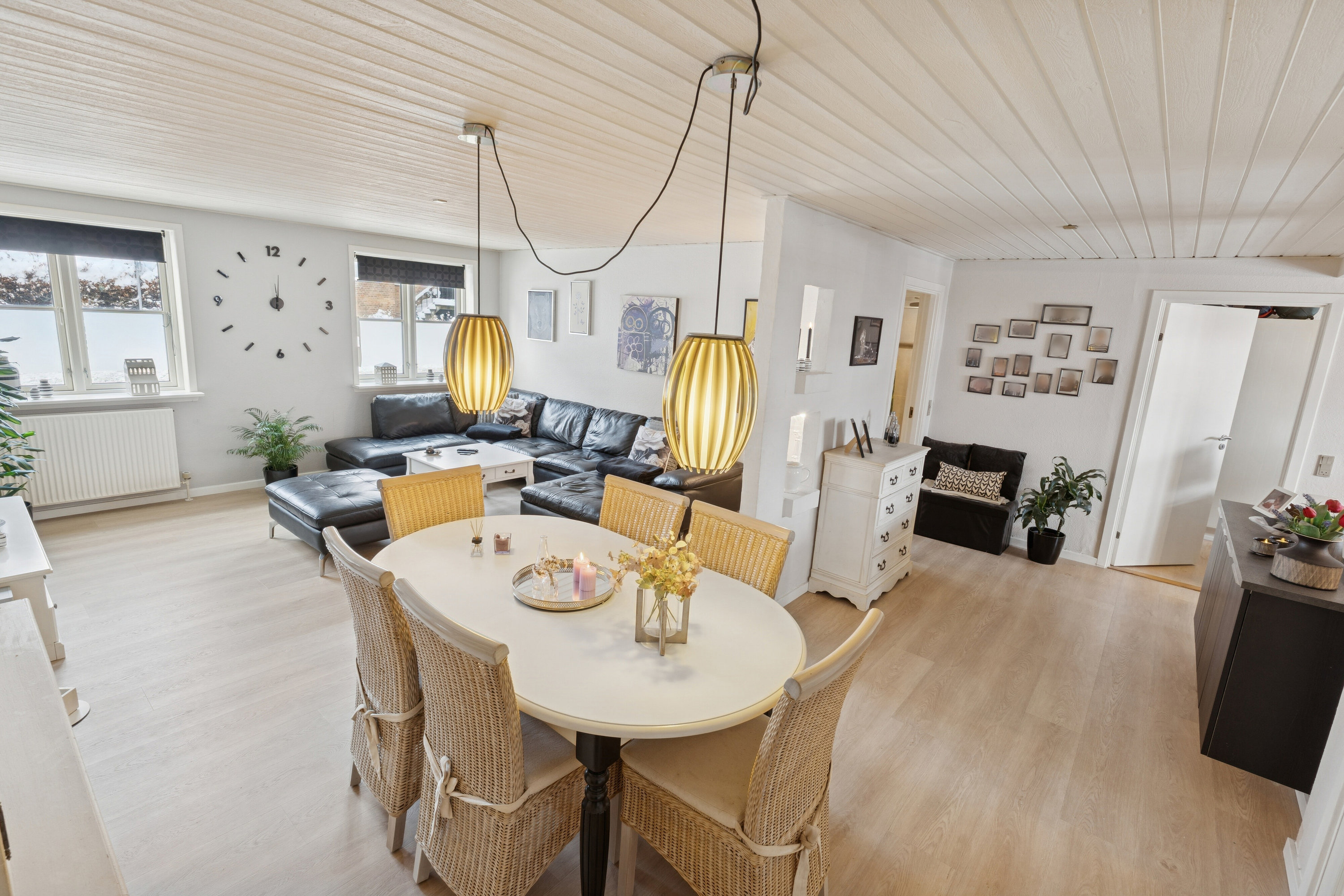 Fremhævet spisestue billede i fuldskærmstilstand. Billede af Dronningensgade 23C, 9800 Hjørring