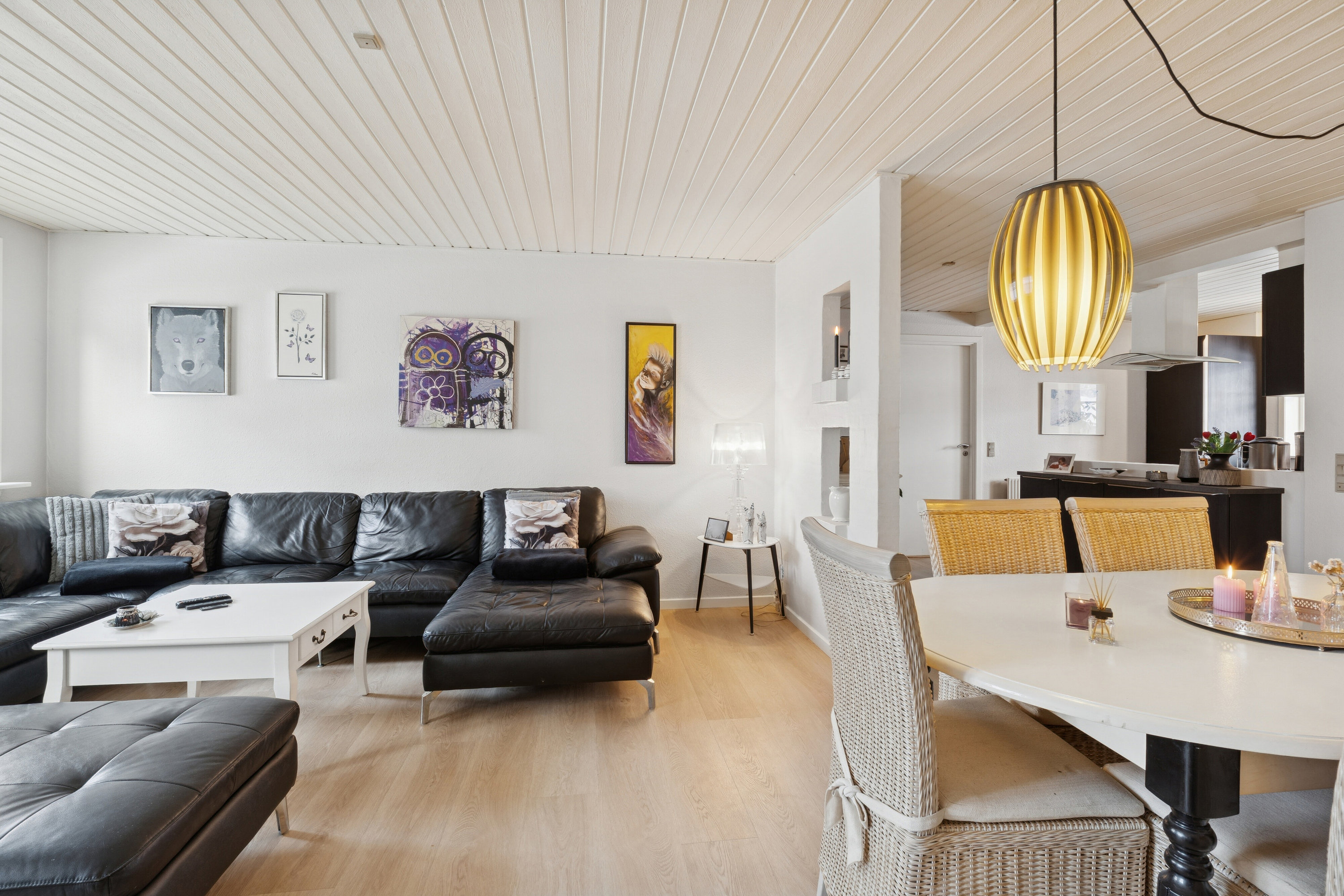 Fremhævet stue billede i fuldskærmstilstand. Billede af Dronningensgade 23C, 9800 Hjørring