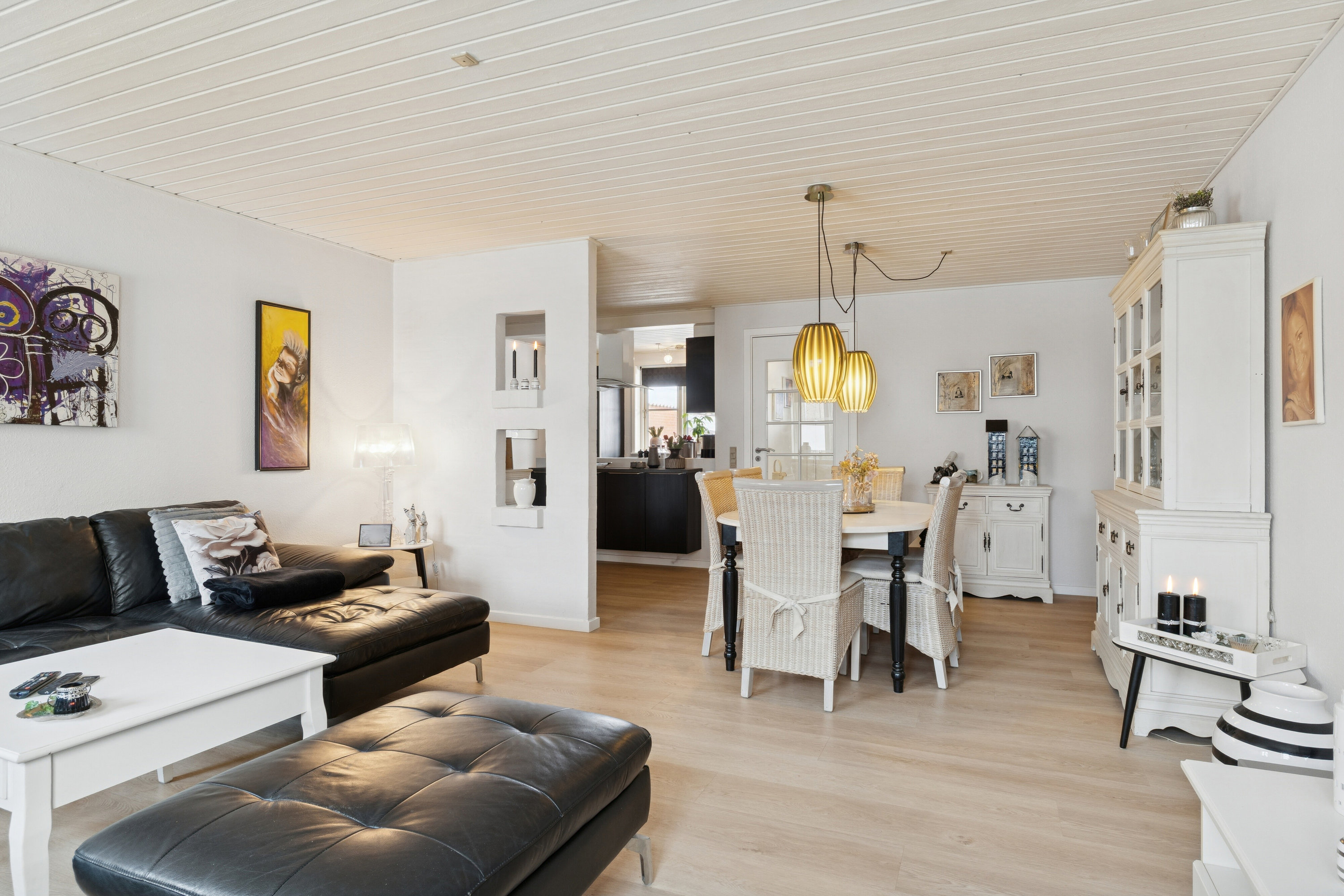 Fremhævet stue billede i fuldskærmstilstand. Billede af Dronningensgade 23C, 9800 Hjørring