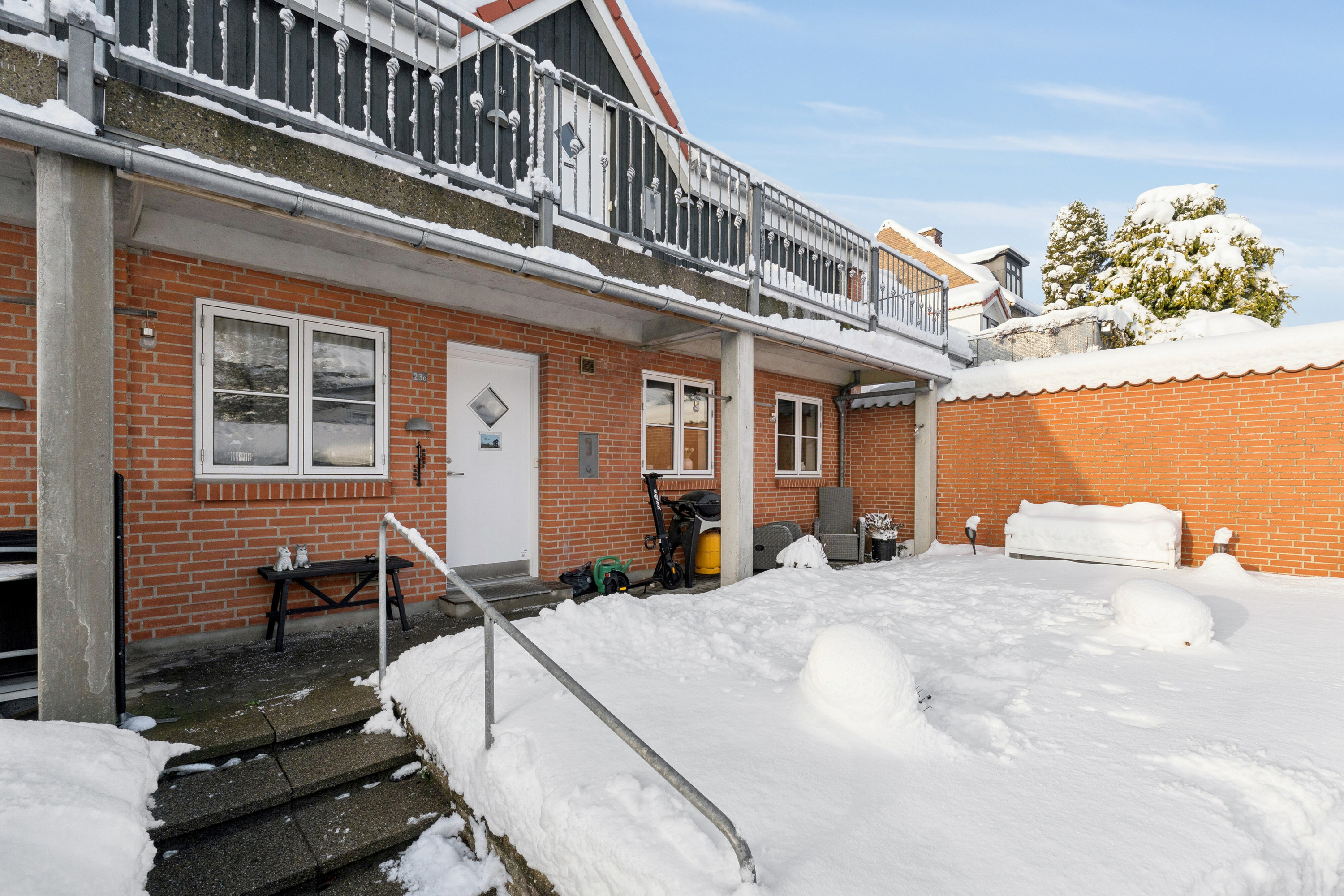 Fremhævet set fra haven billede i fuldskærmstilstand. Billede af Dronningensgade 23C, 9800 Hjørring